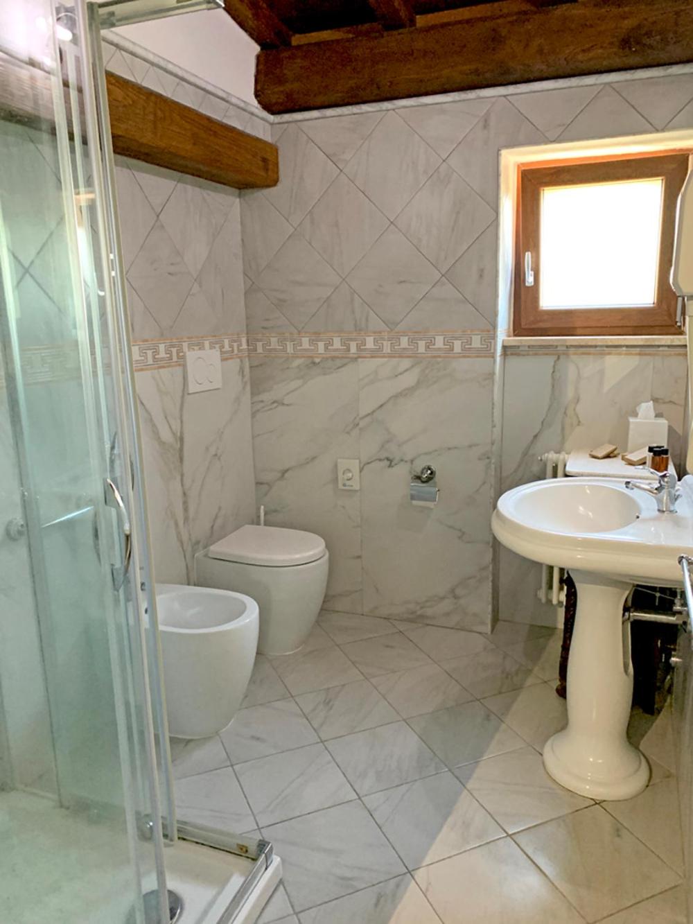 Standard Double Room - Photo 16