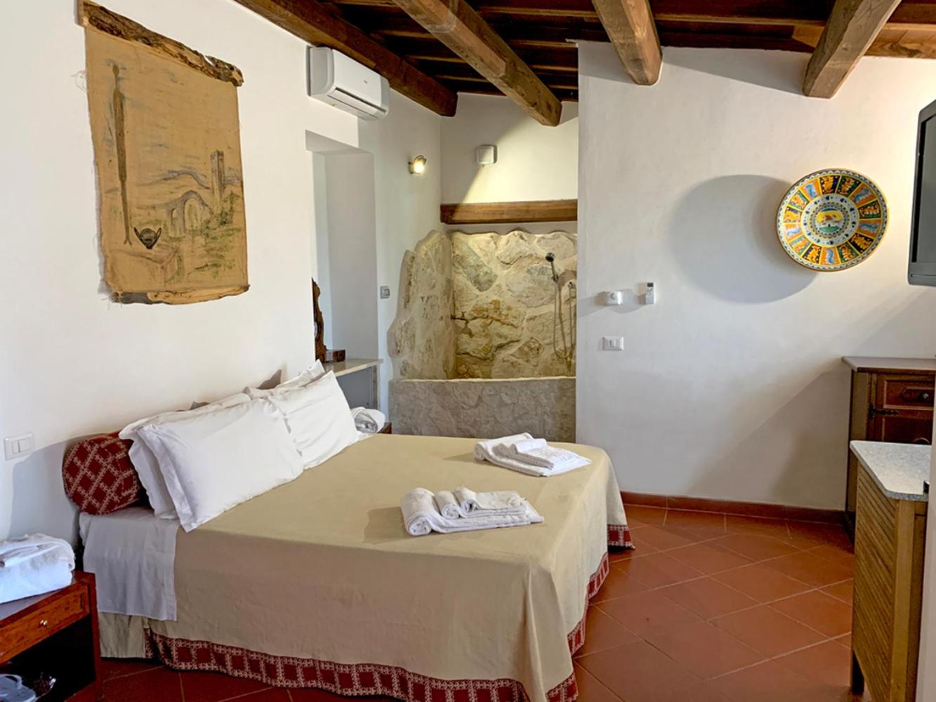 Standard Double Room - Photo 2