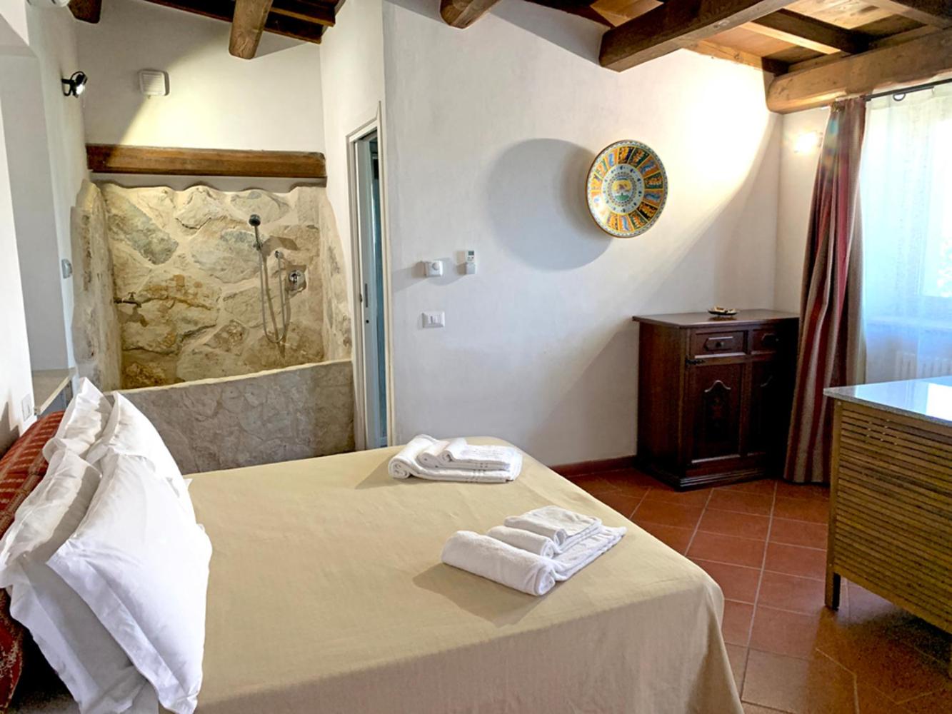 Standard Double Room - Photo 18
