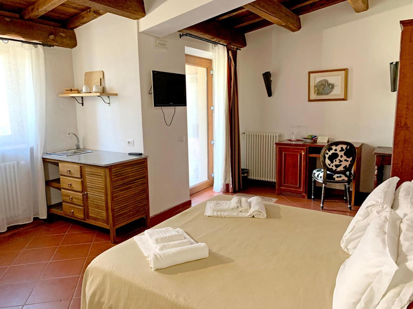 Standard Double Room - Photo 19