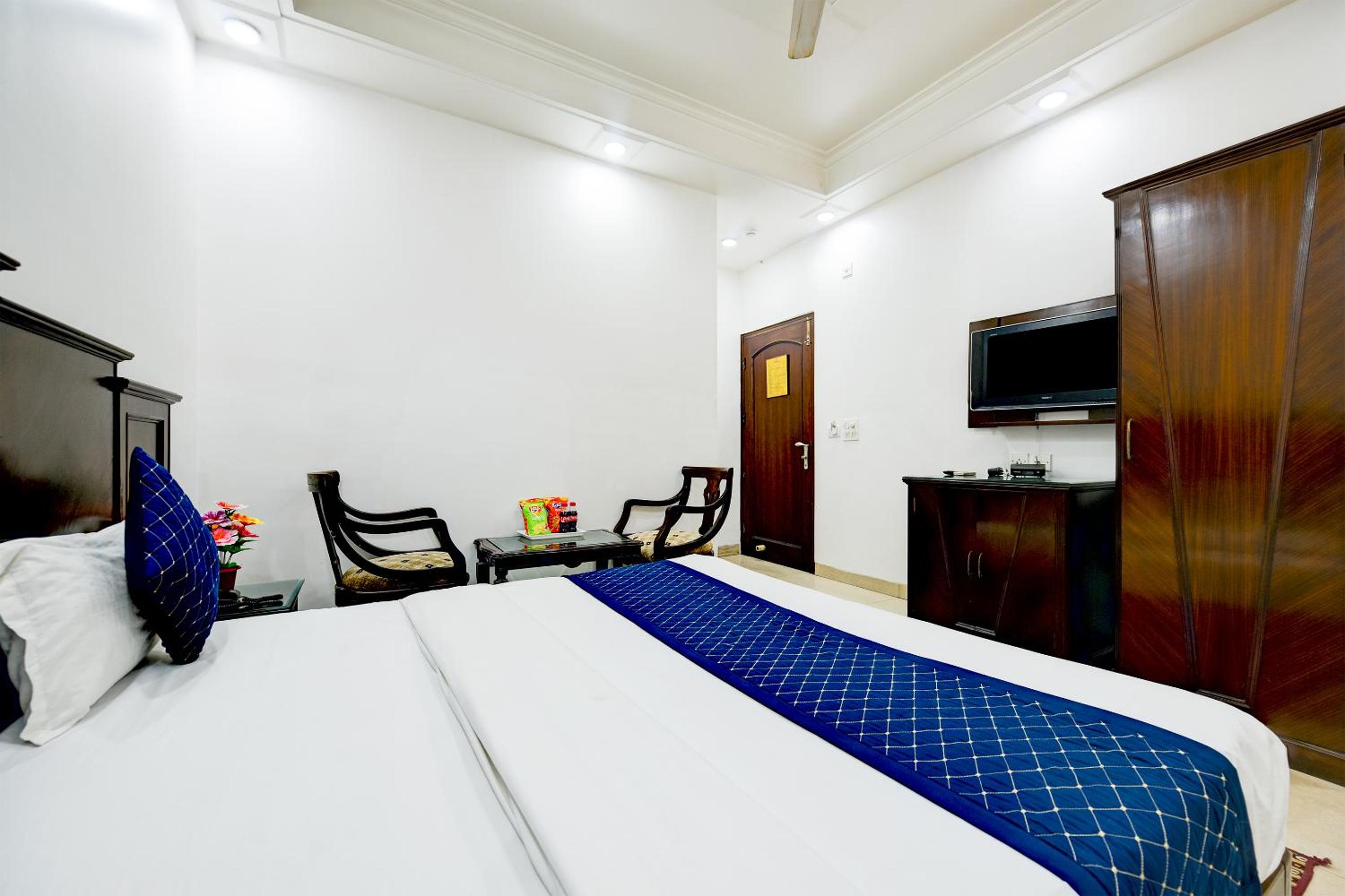 Deluxe Room - Photo 23