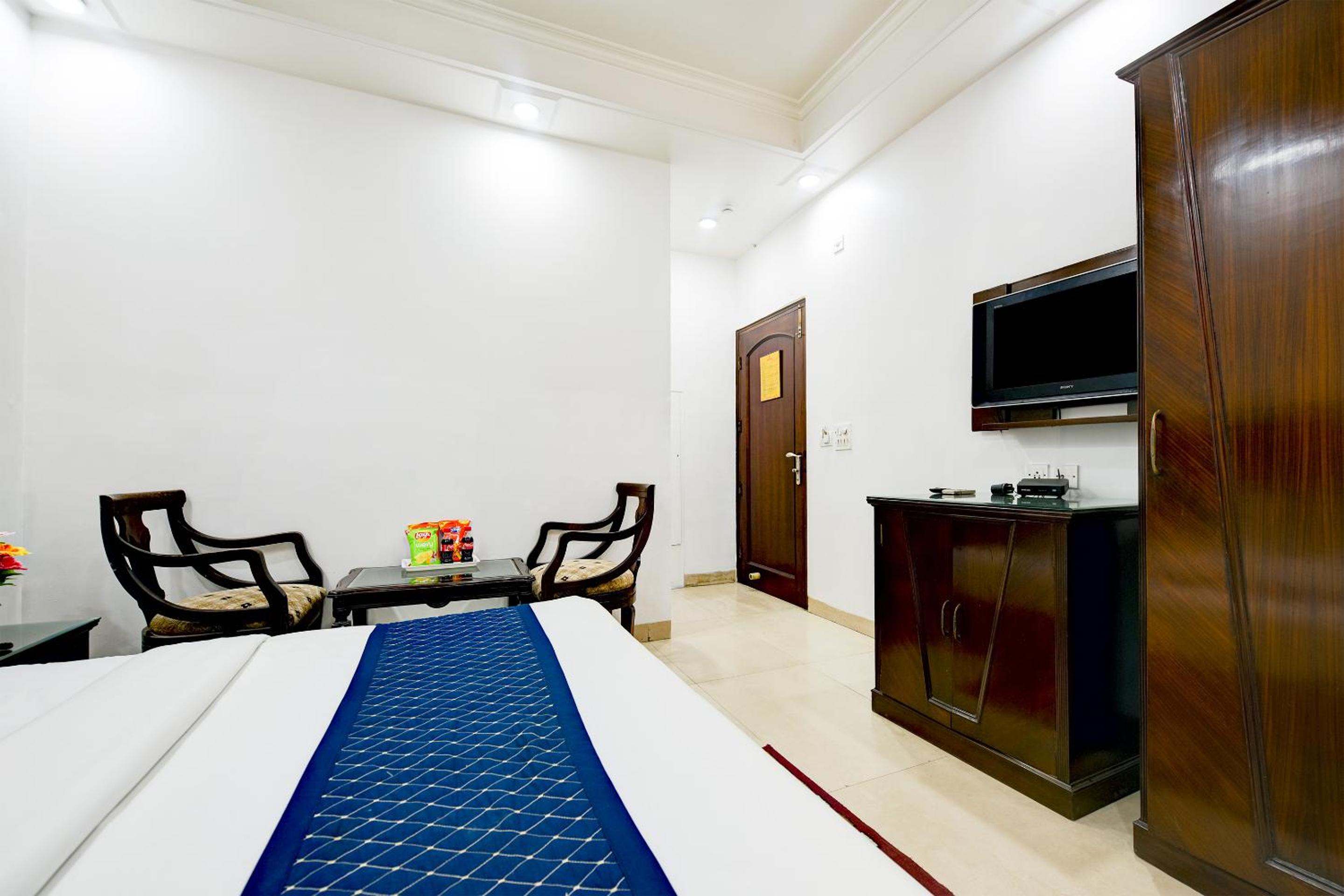Deluxe Room - Photo 21