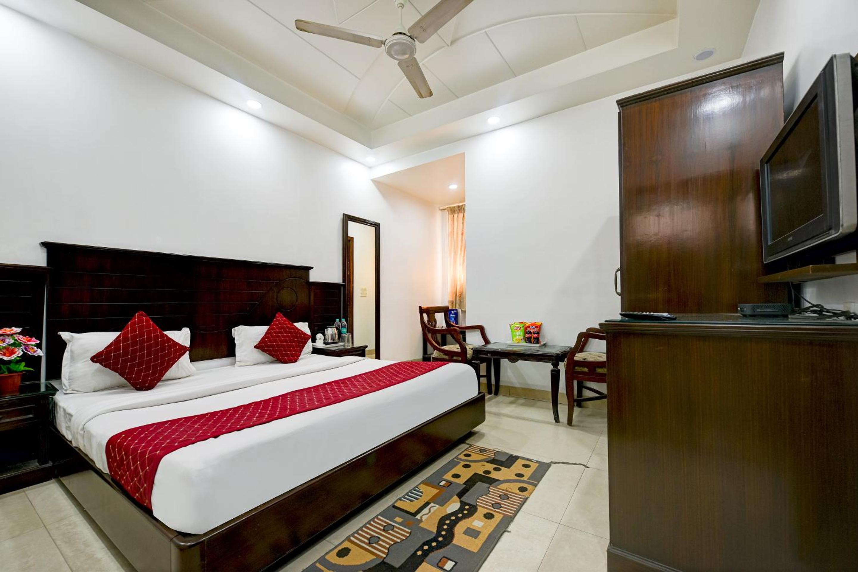 Deluxe Room - Photo 20
