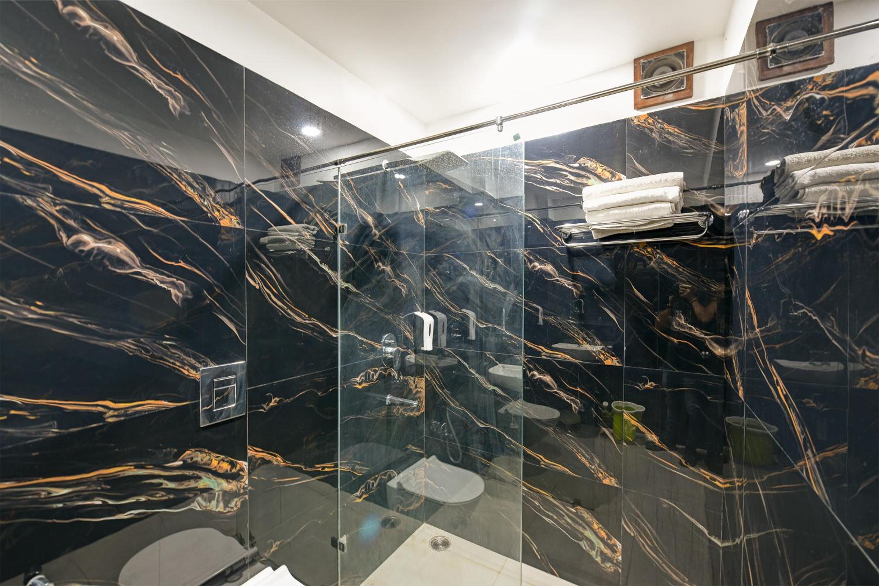 Deluxe Room - Photo 19