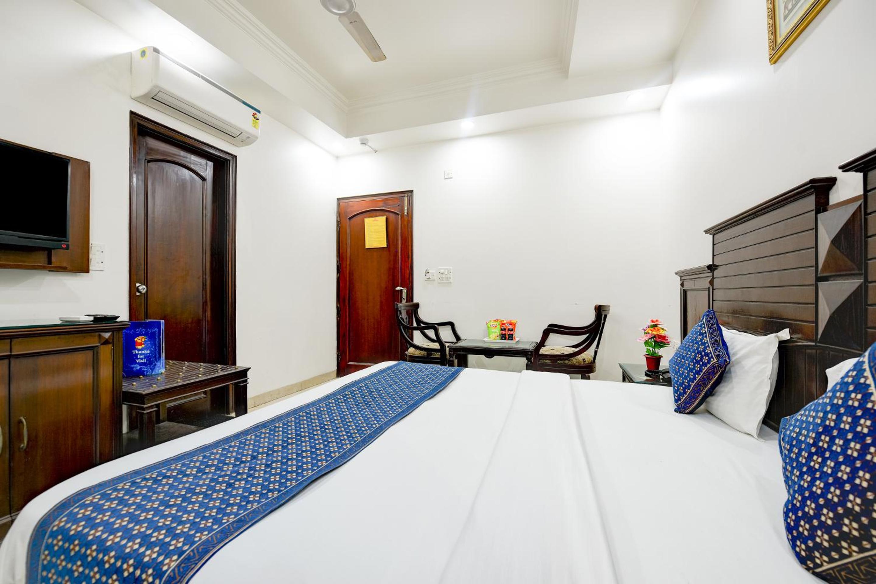 Deluxe Room - Photo 17