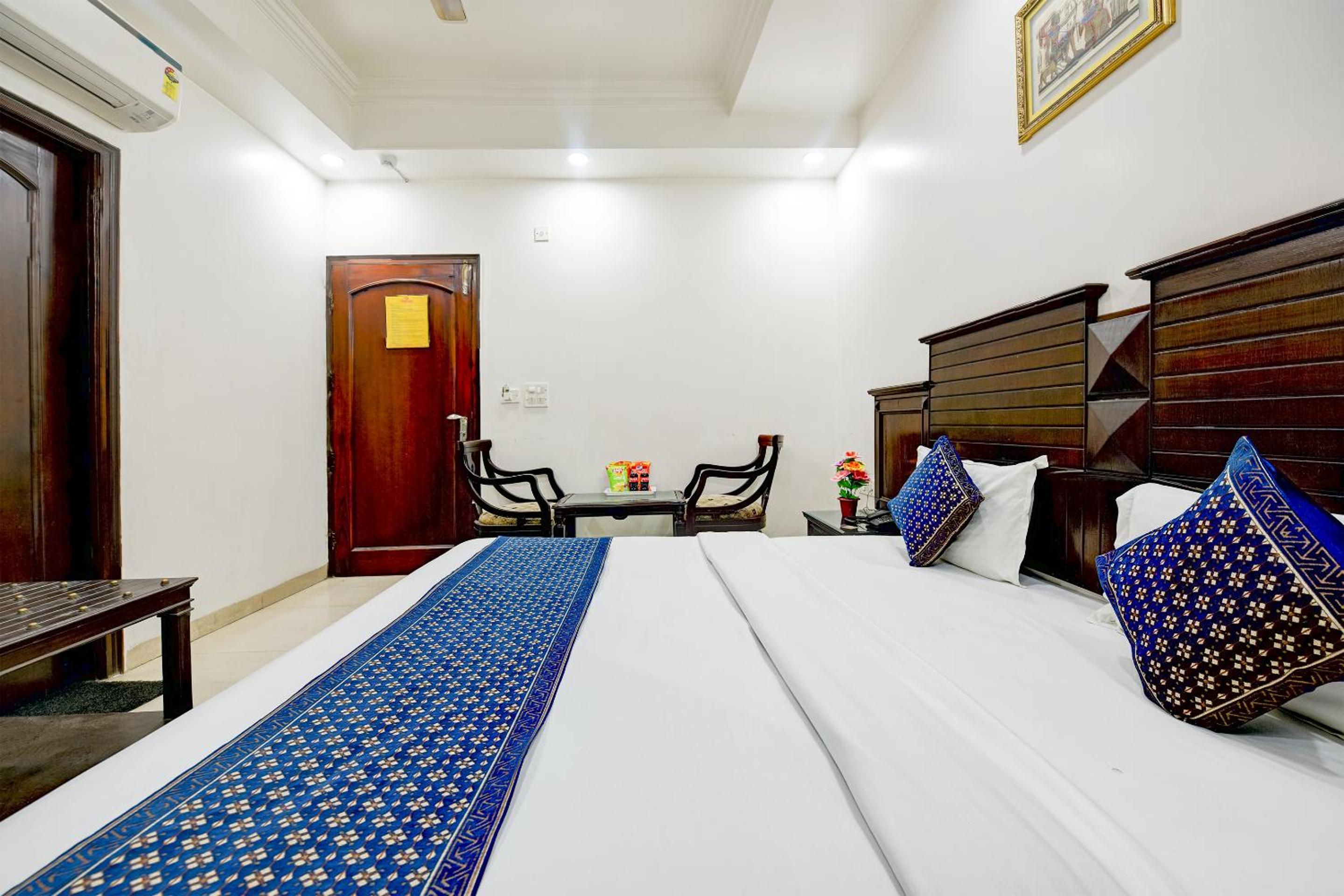 Deluxe Room - Photo 13