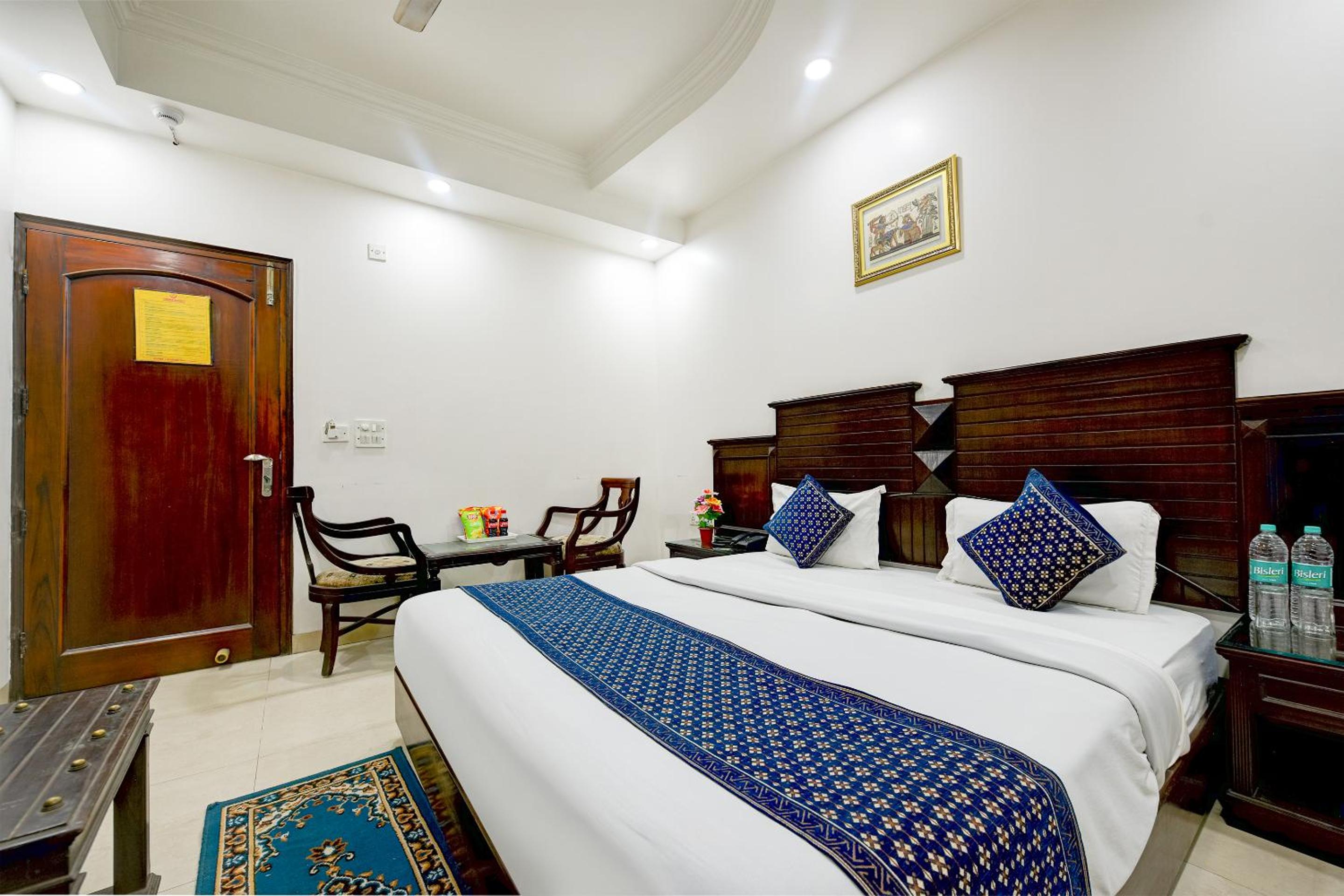 Deluxe Room - Photo 12