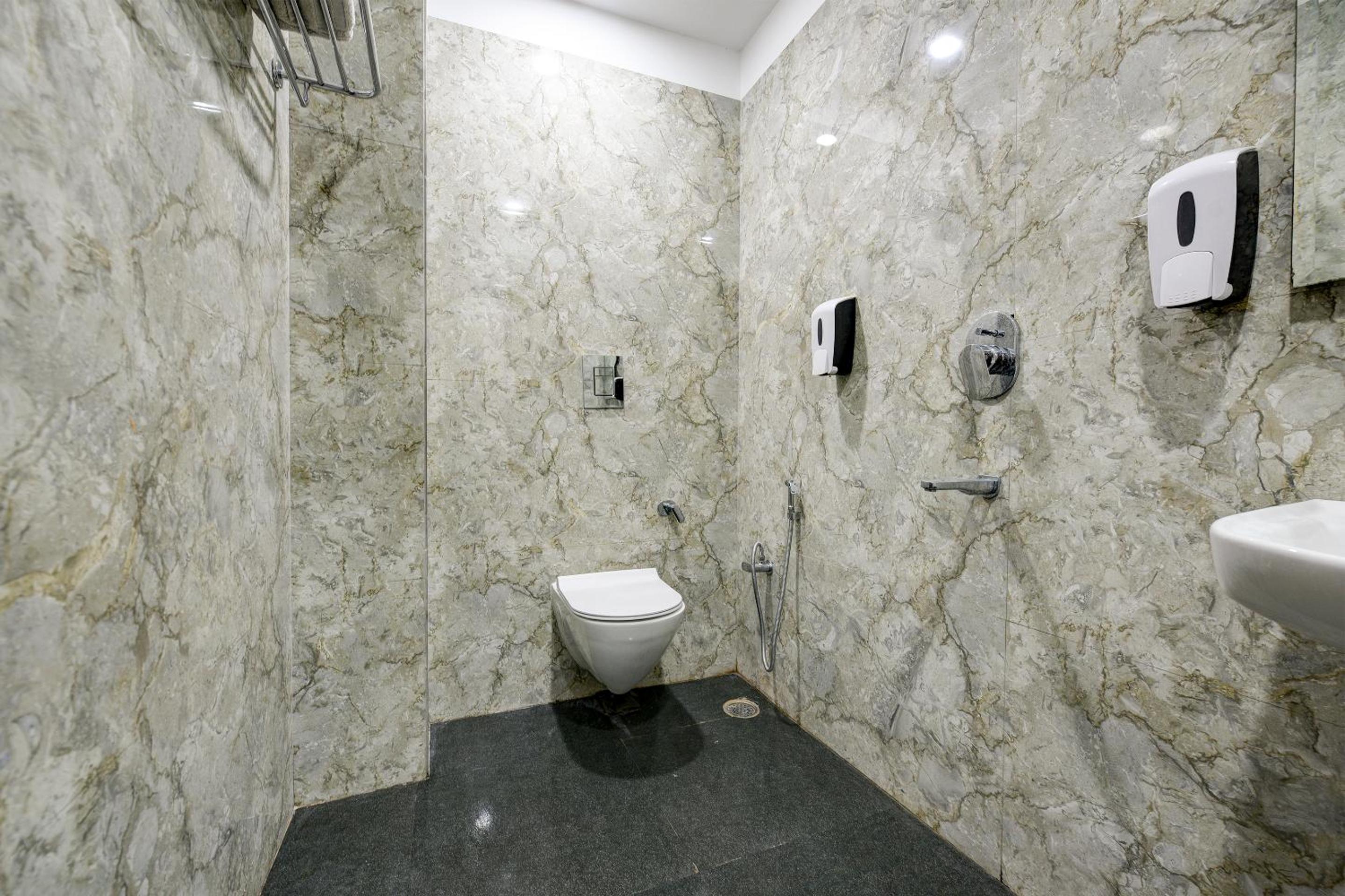 Deluxe Room - Photo 11
