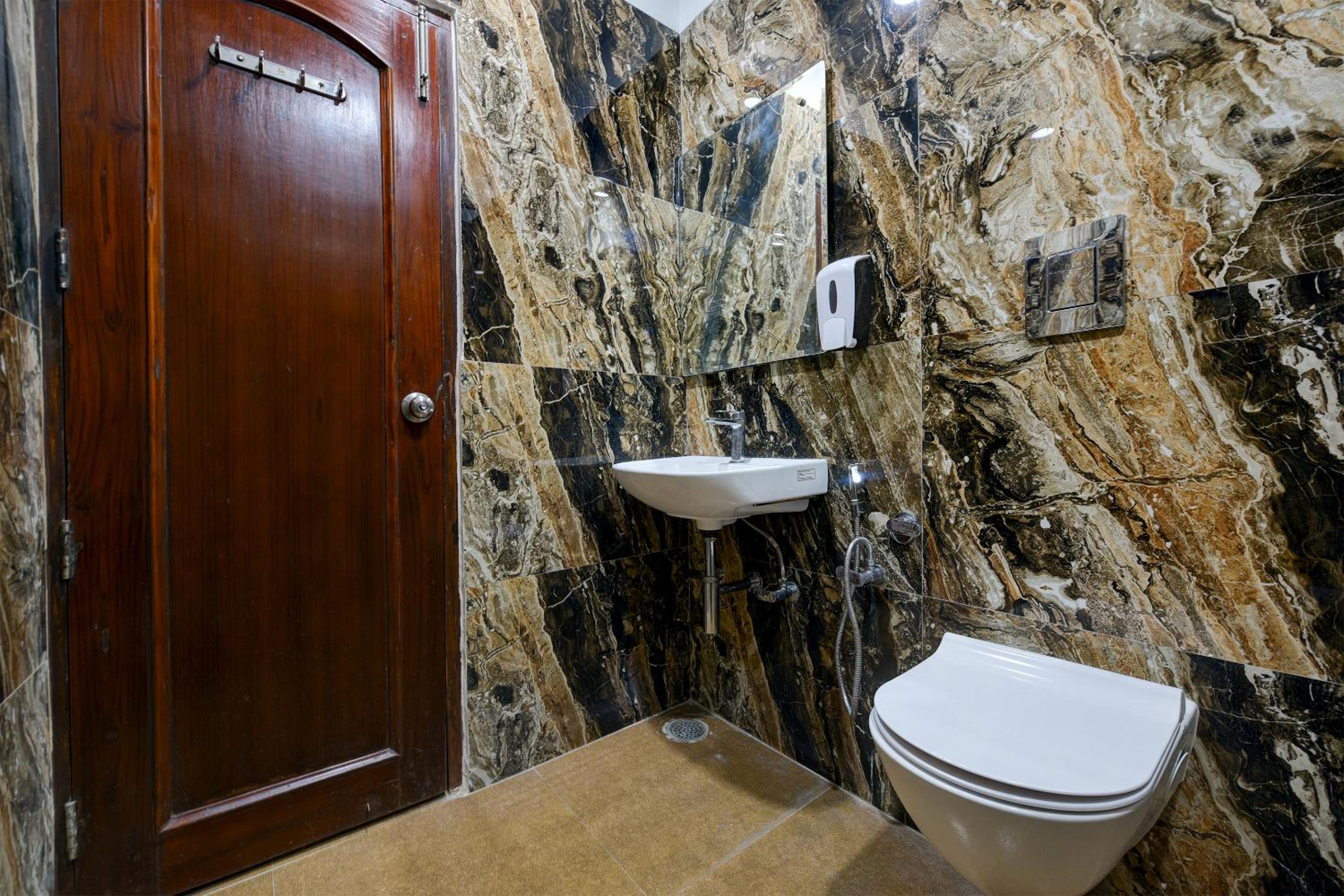 Deluxe Room - Photo 10