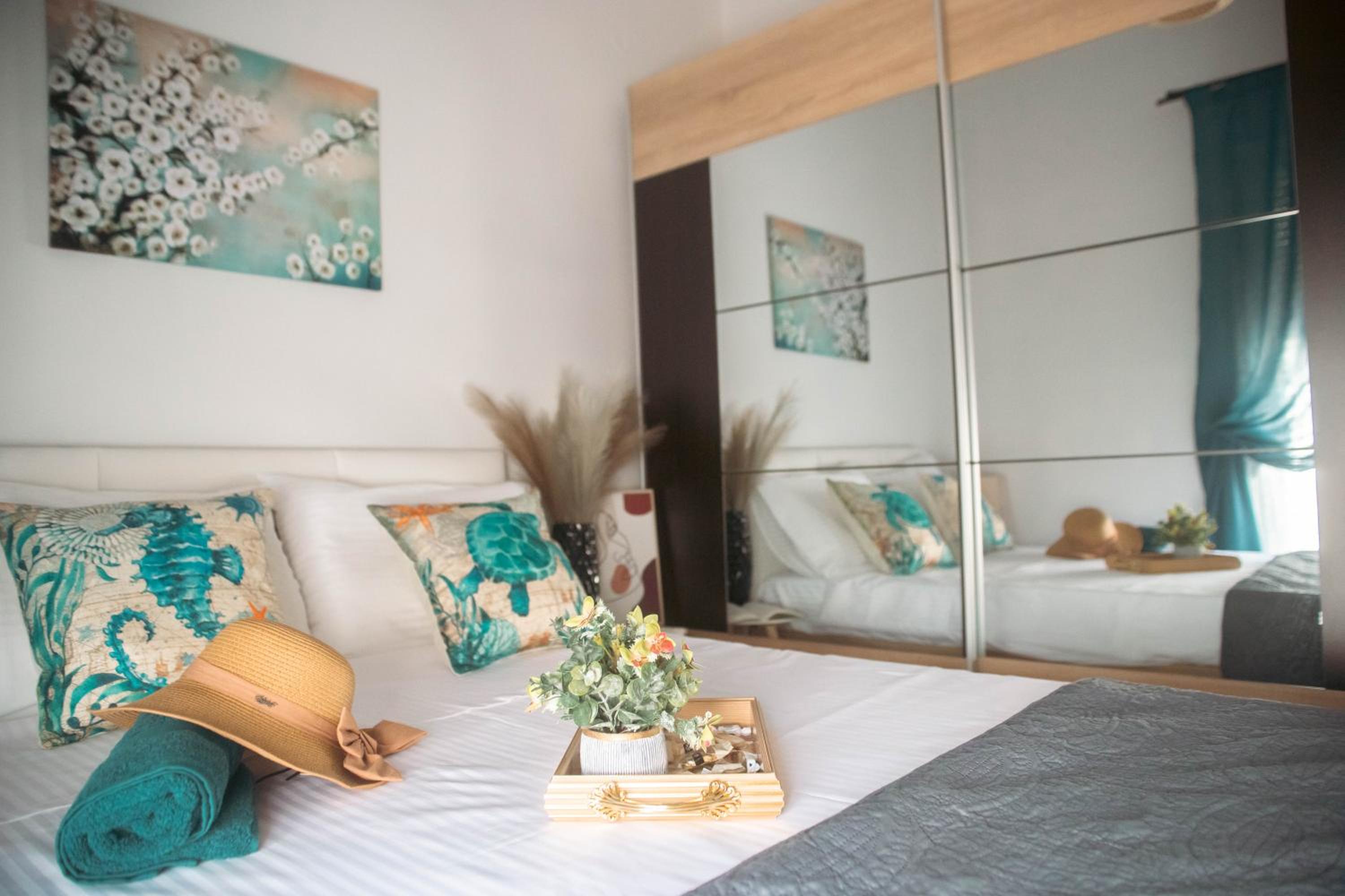 One-Bedroom Deluxe Apartment