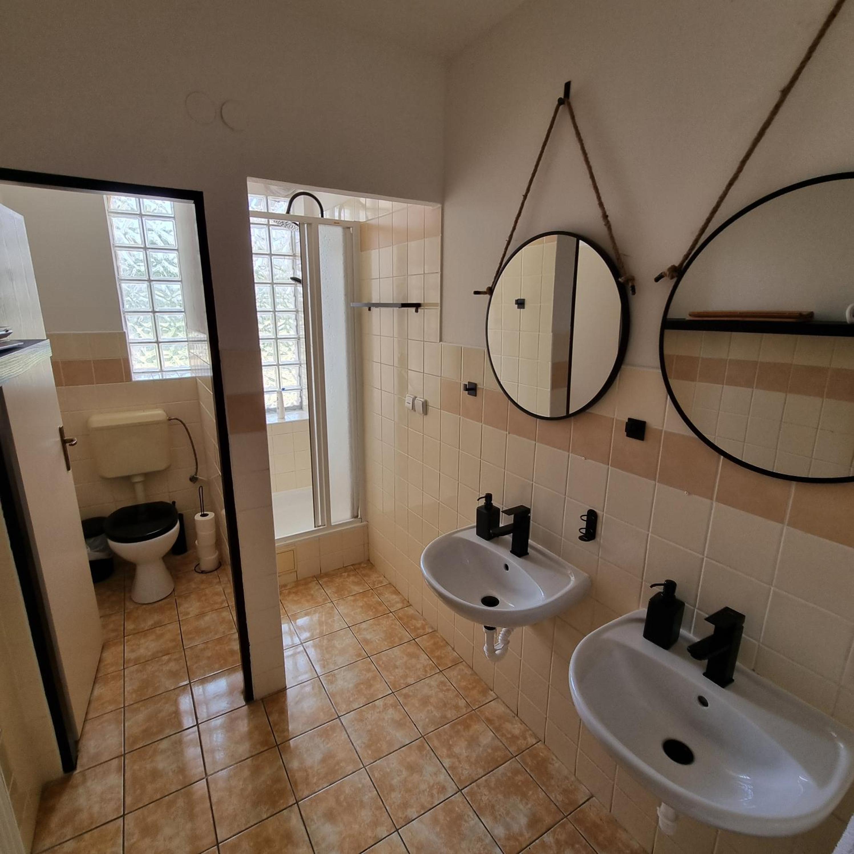 Basic Triple Room with Shared Bathroom photo 3