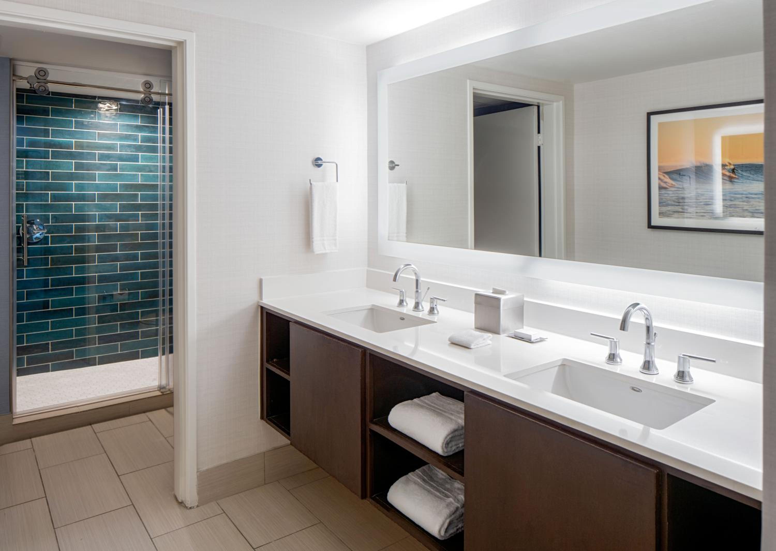 King Suite - Disability Access/Non-Smoking - Photo 2