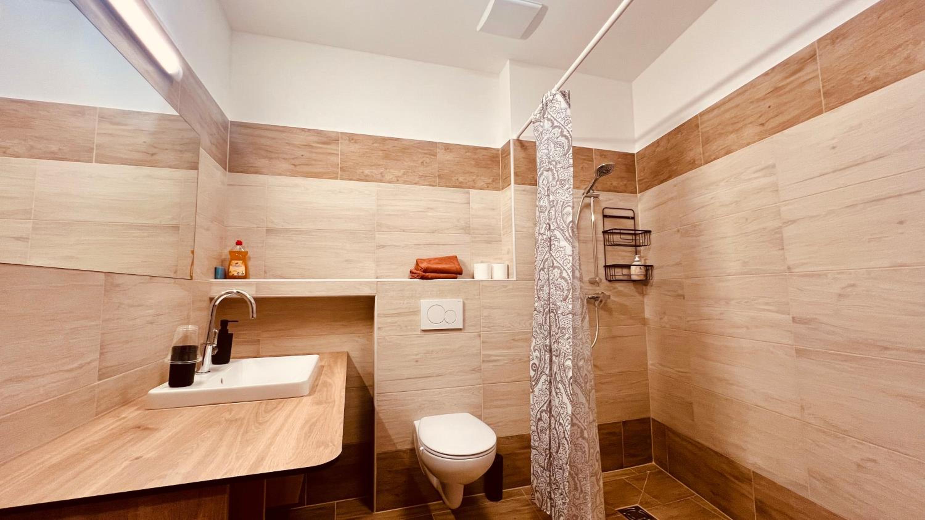 Family Room with Private Bathroom photo 2