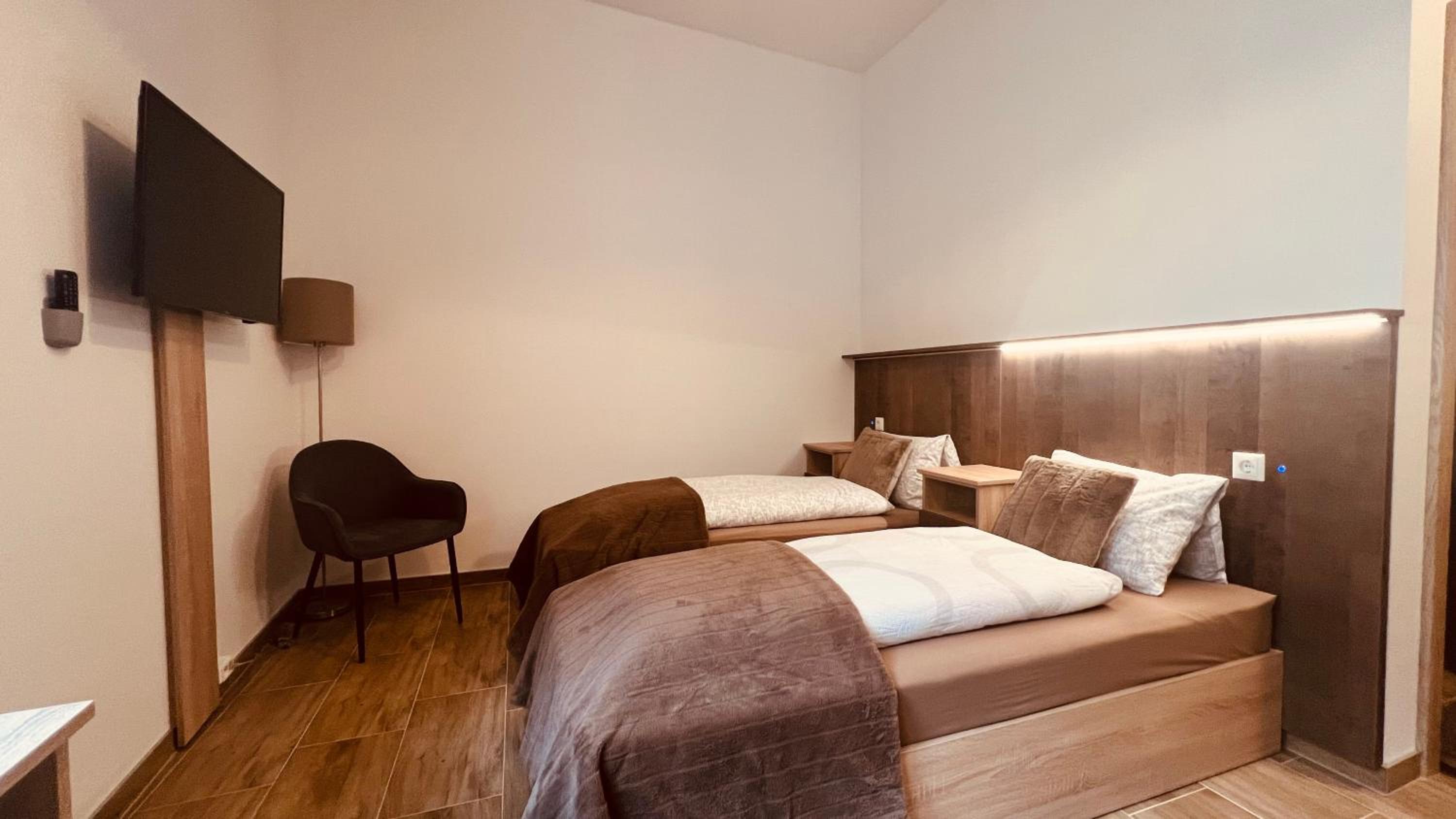 Comfort Triple Room with Shower photo 1