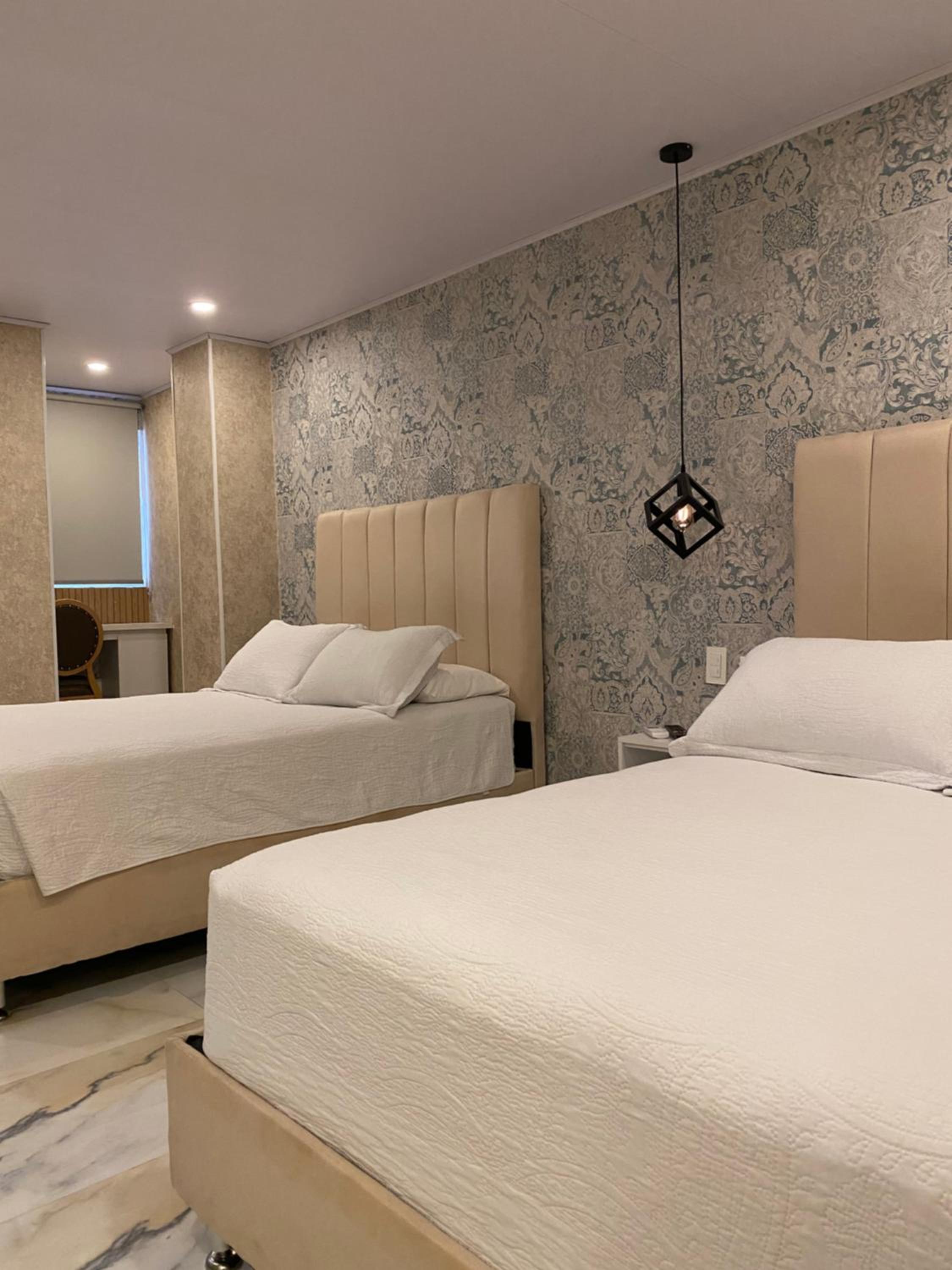 Quadruple Room with Private Bathroom - Photo 7