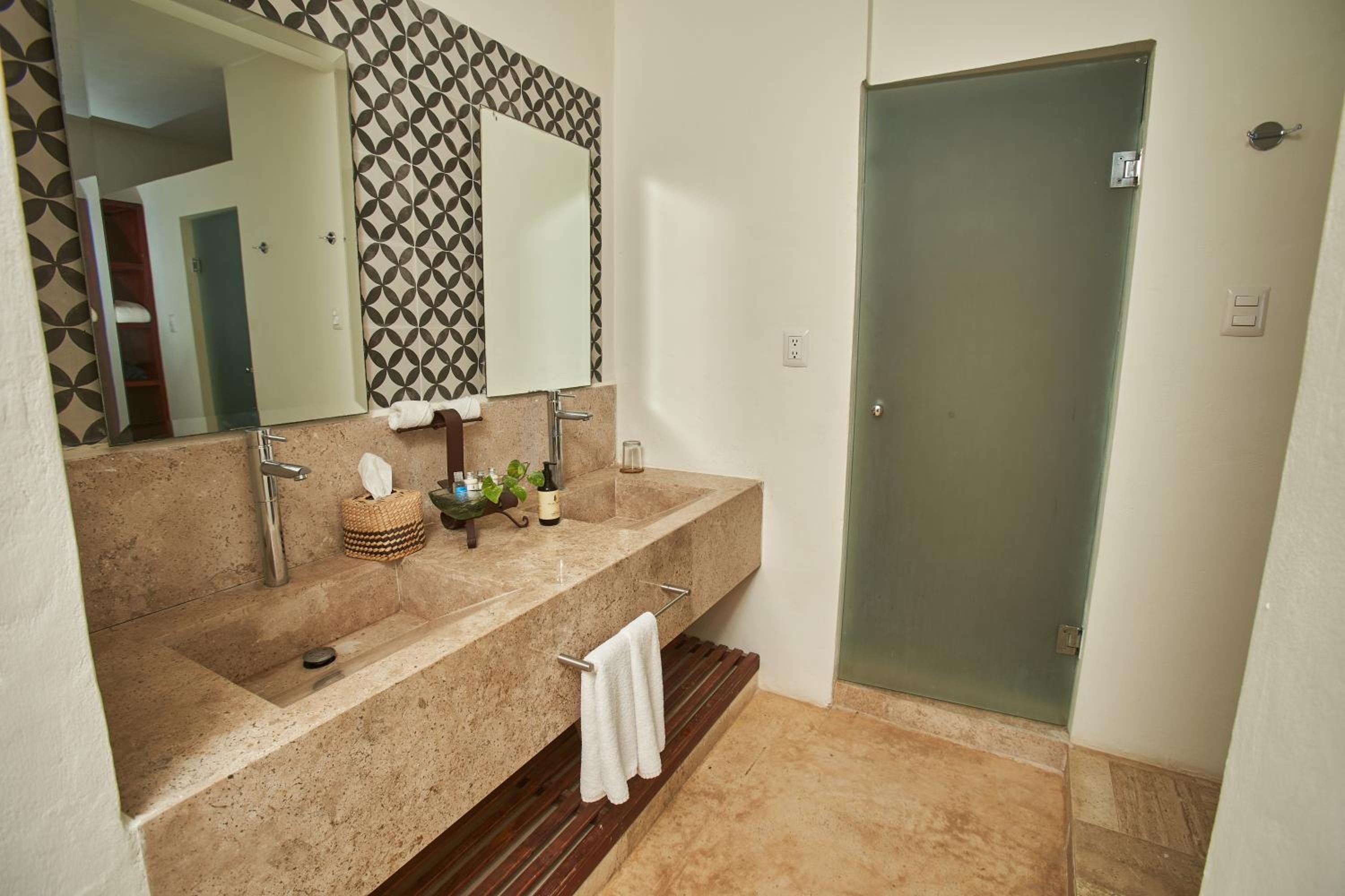 King Suite with Pool View - Photo 3