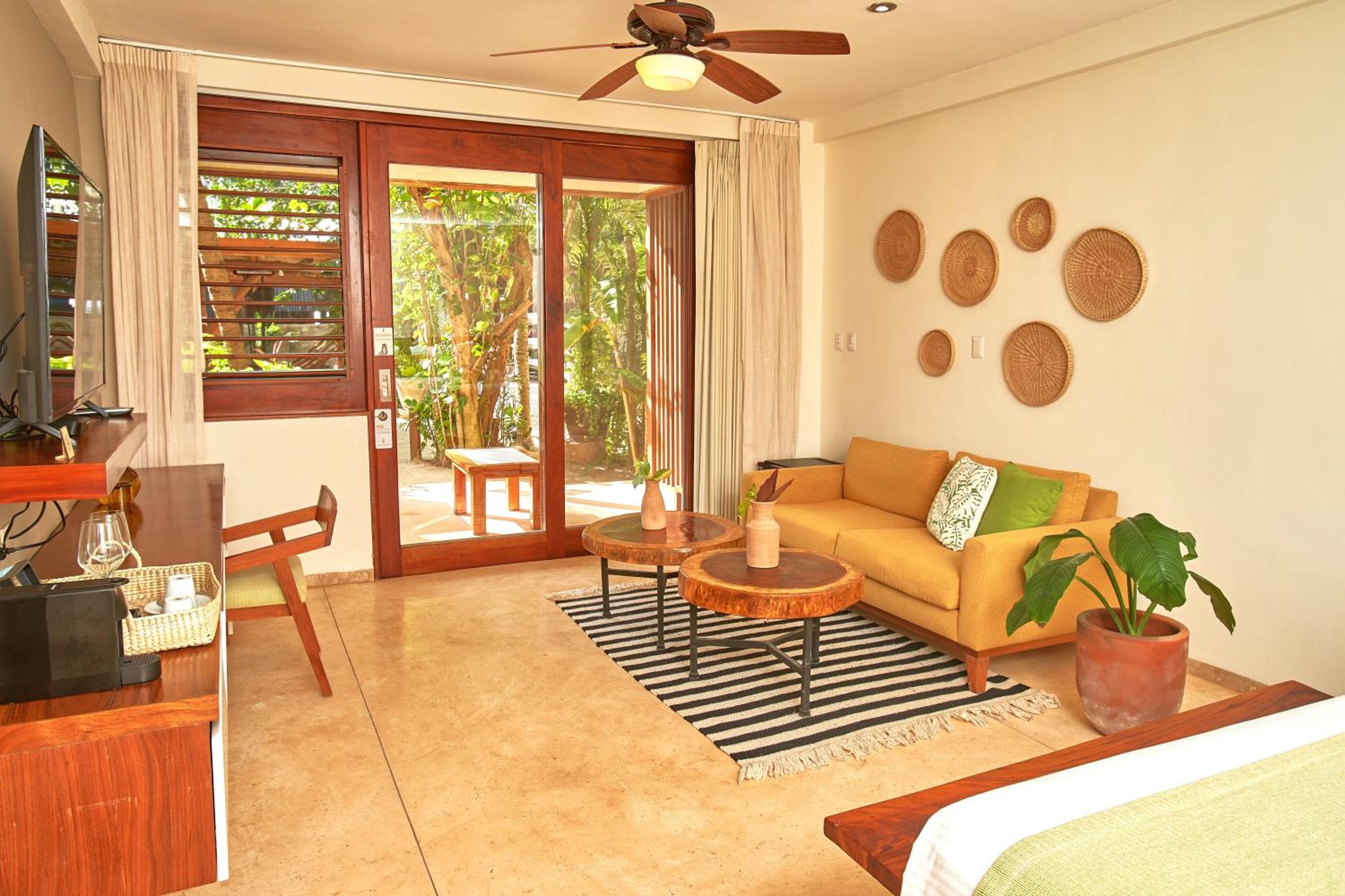 King Suite with Pool View - Photo 6