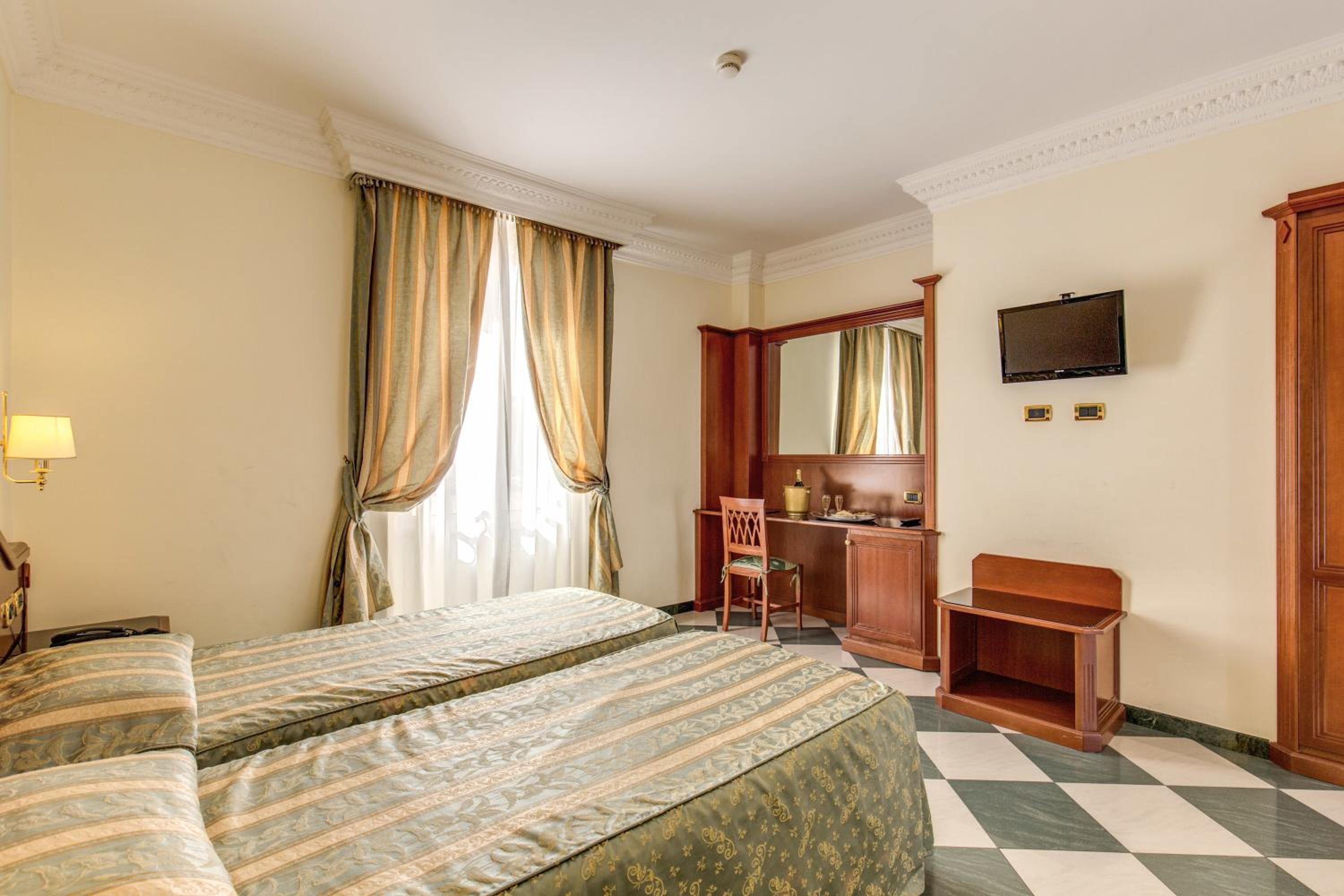 Double or Twin Room thumbnail 5