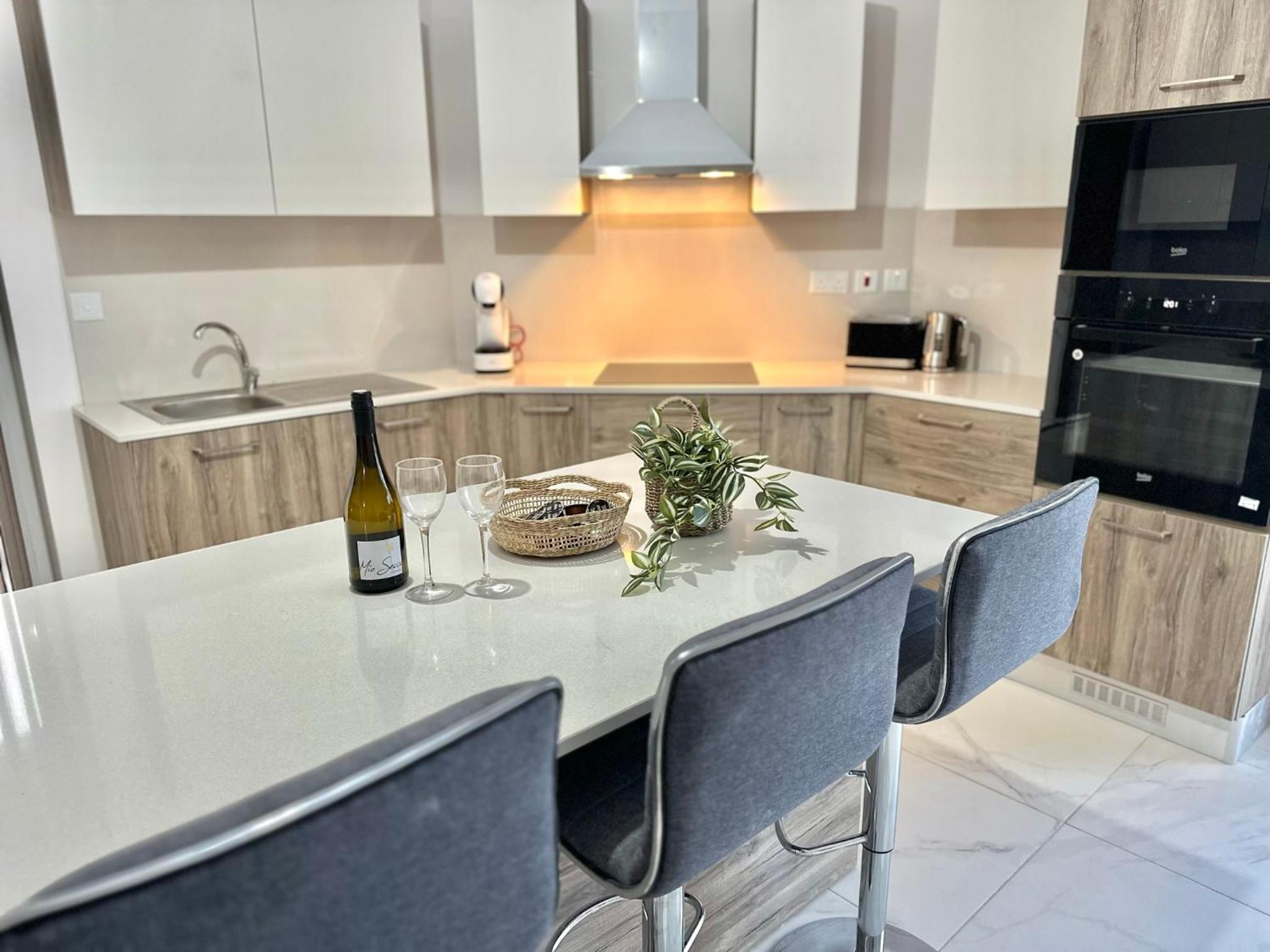 Three-Bedroom Apartment photo 2