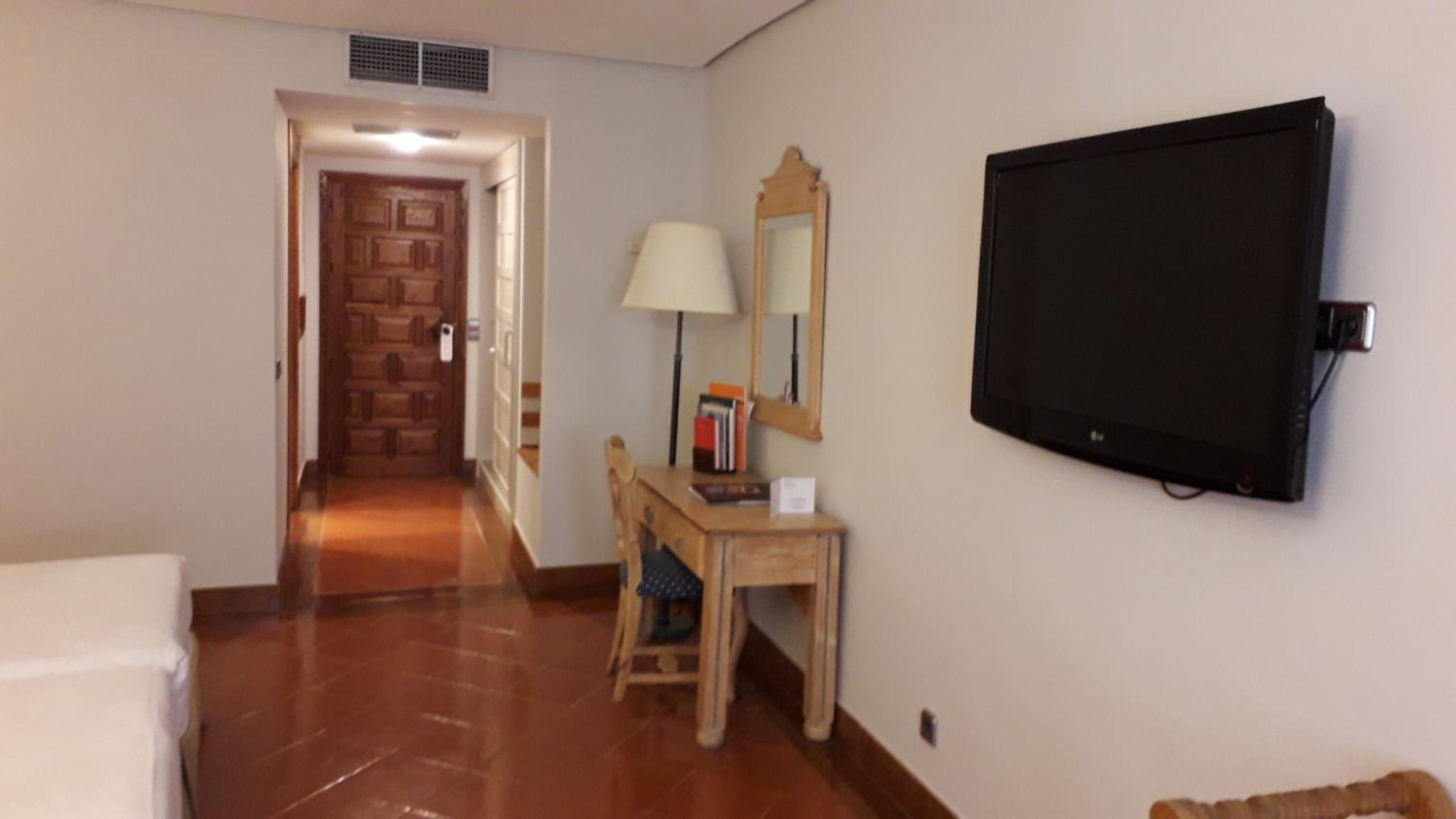 Standard Twin Room - Photo 7