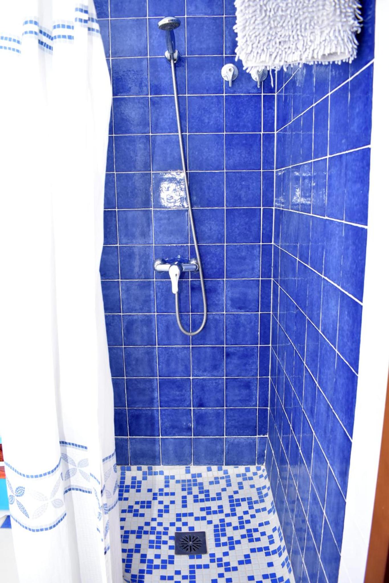 Three-Bedroom Apartment - Photo 35