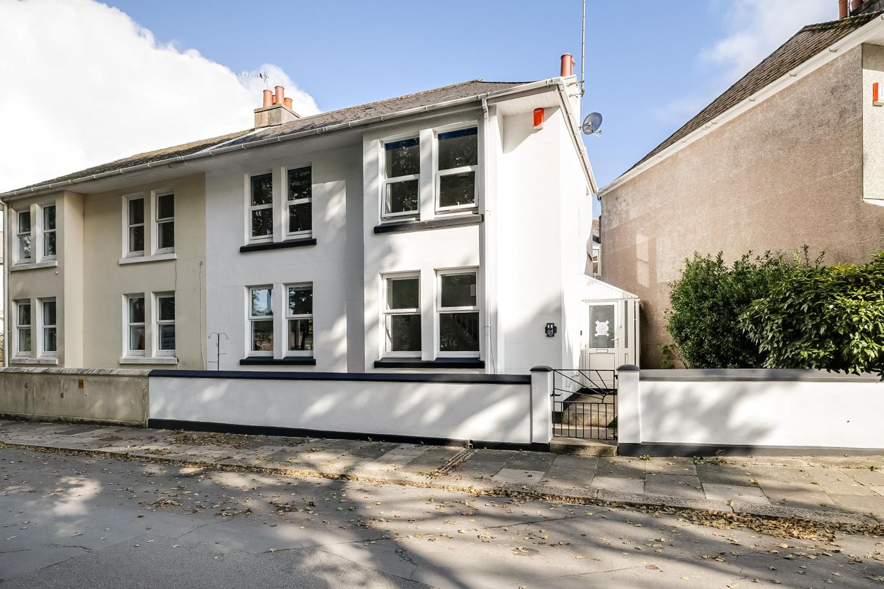 Three-Bedroom House photo 2