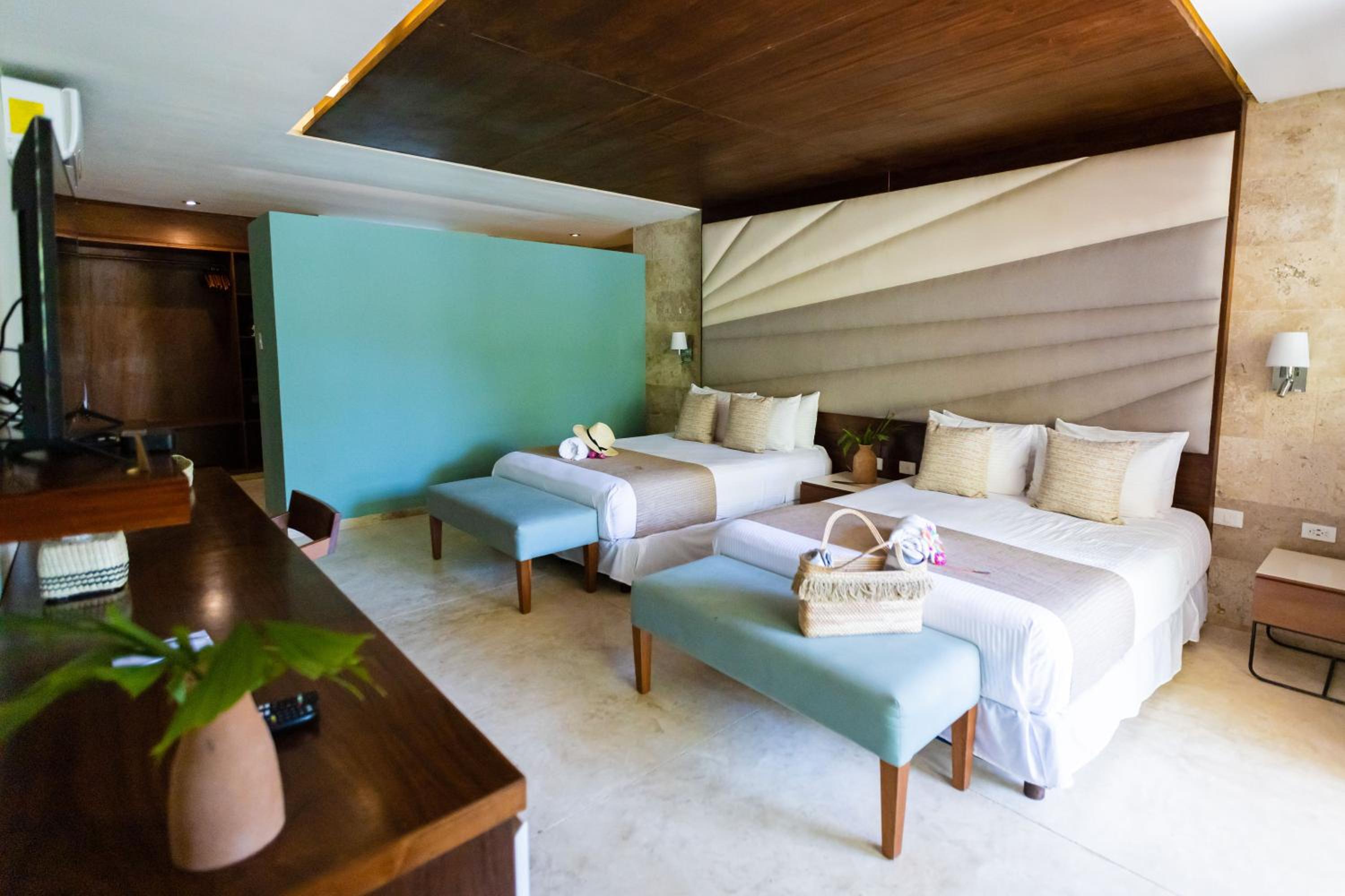 Twin Room with Pool View photo 3