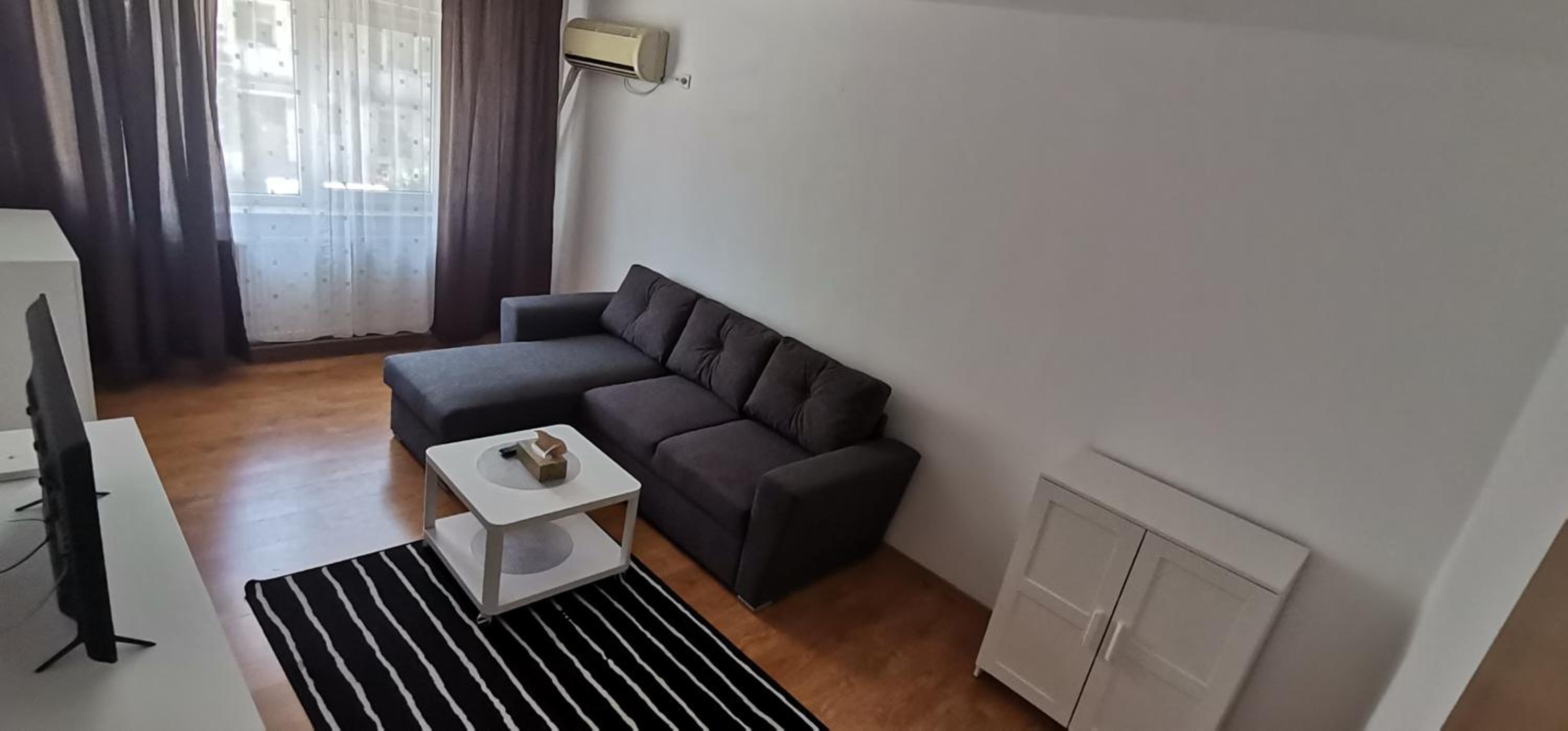 One-Bedroom Apartment - Photo 4