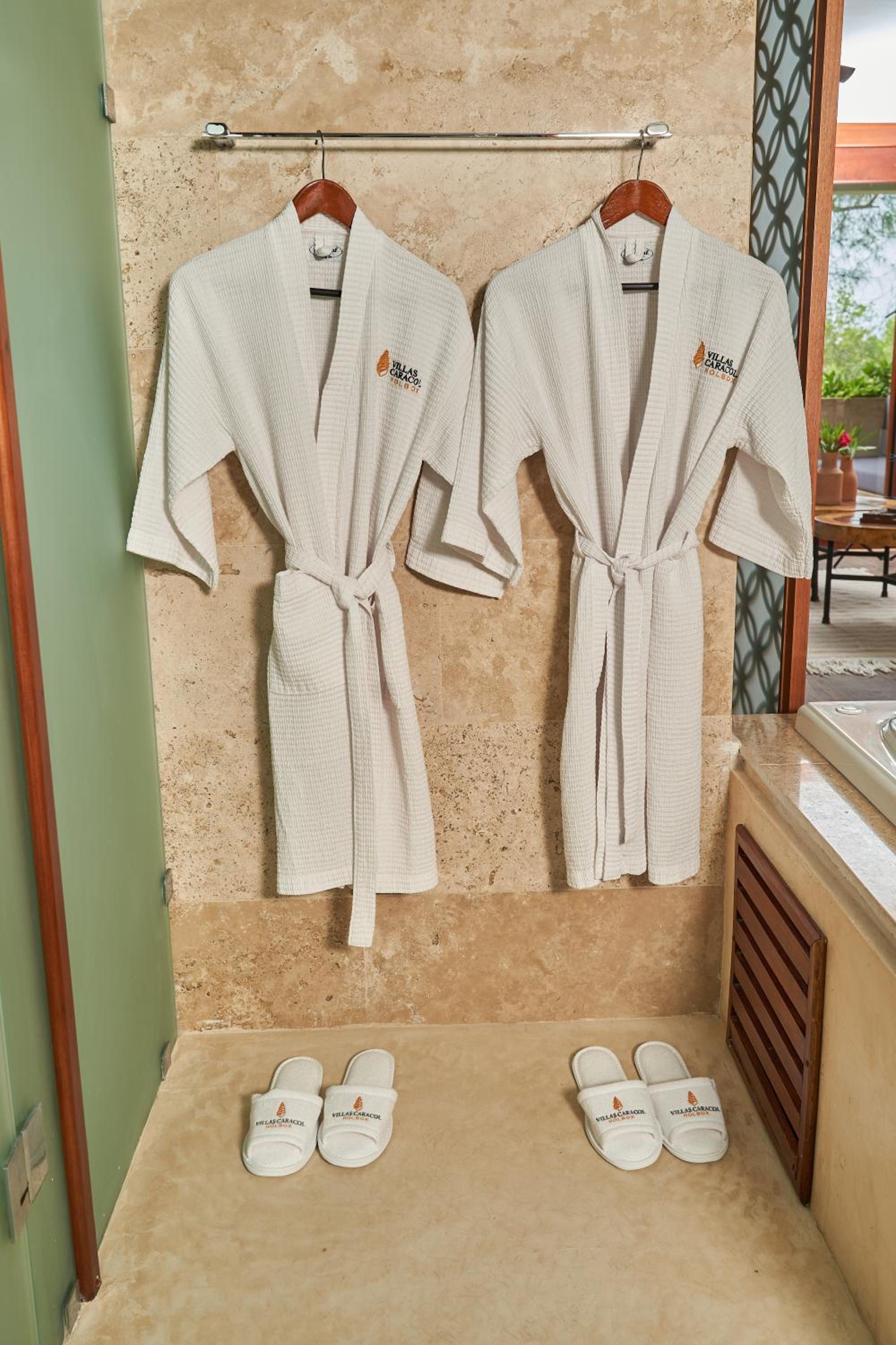 King Suite with Spa Bath - Photo 3