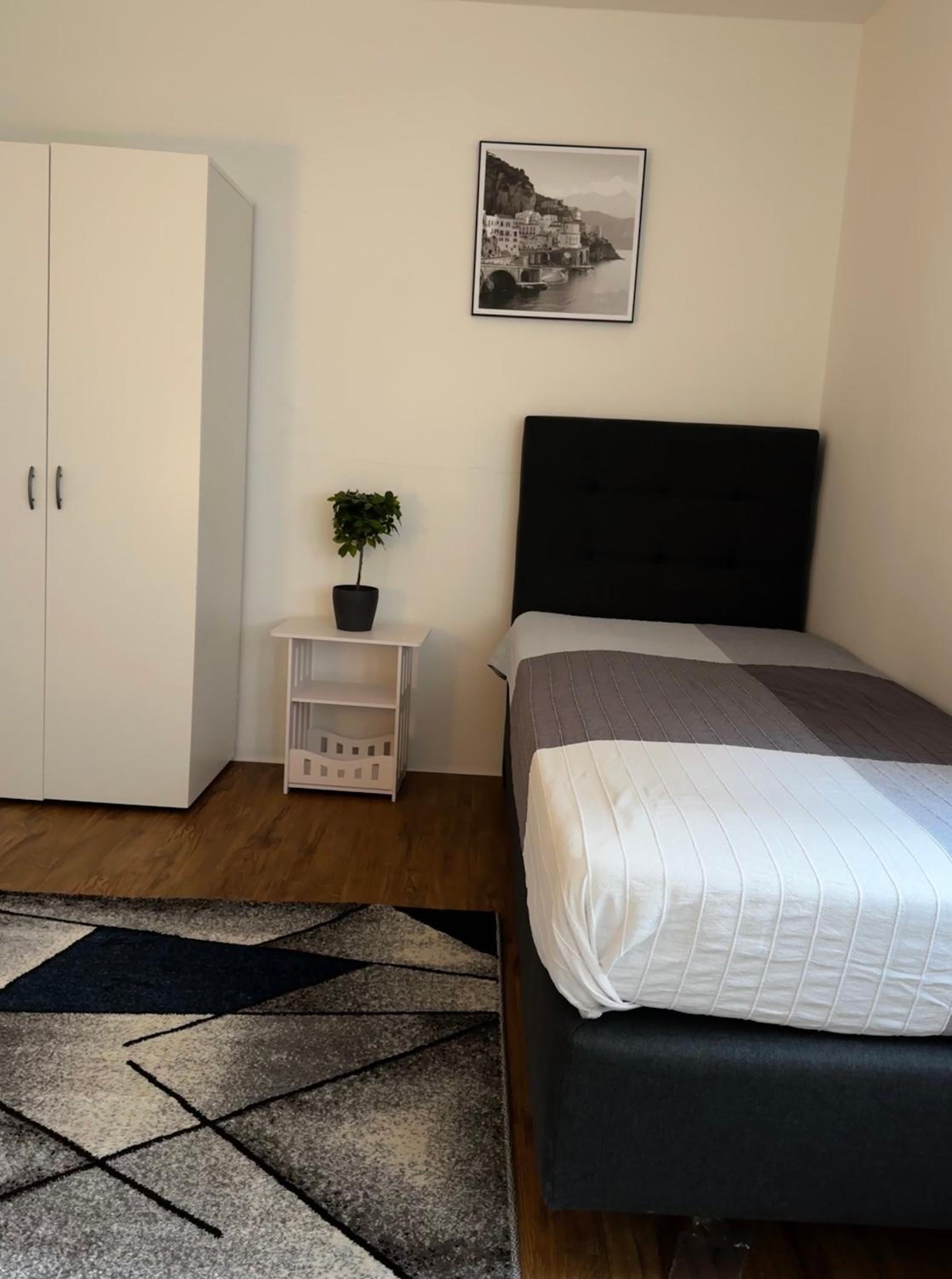 Single Room photo 3