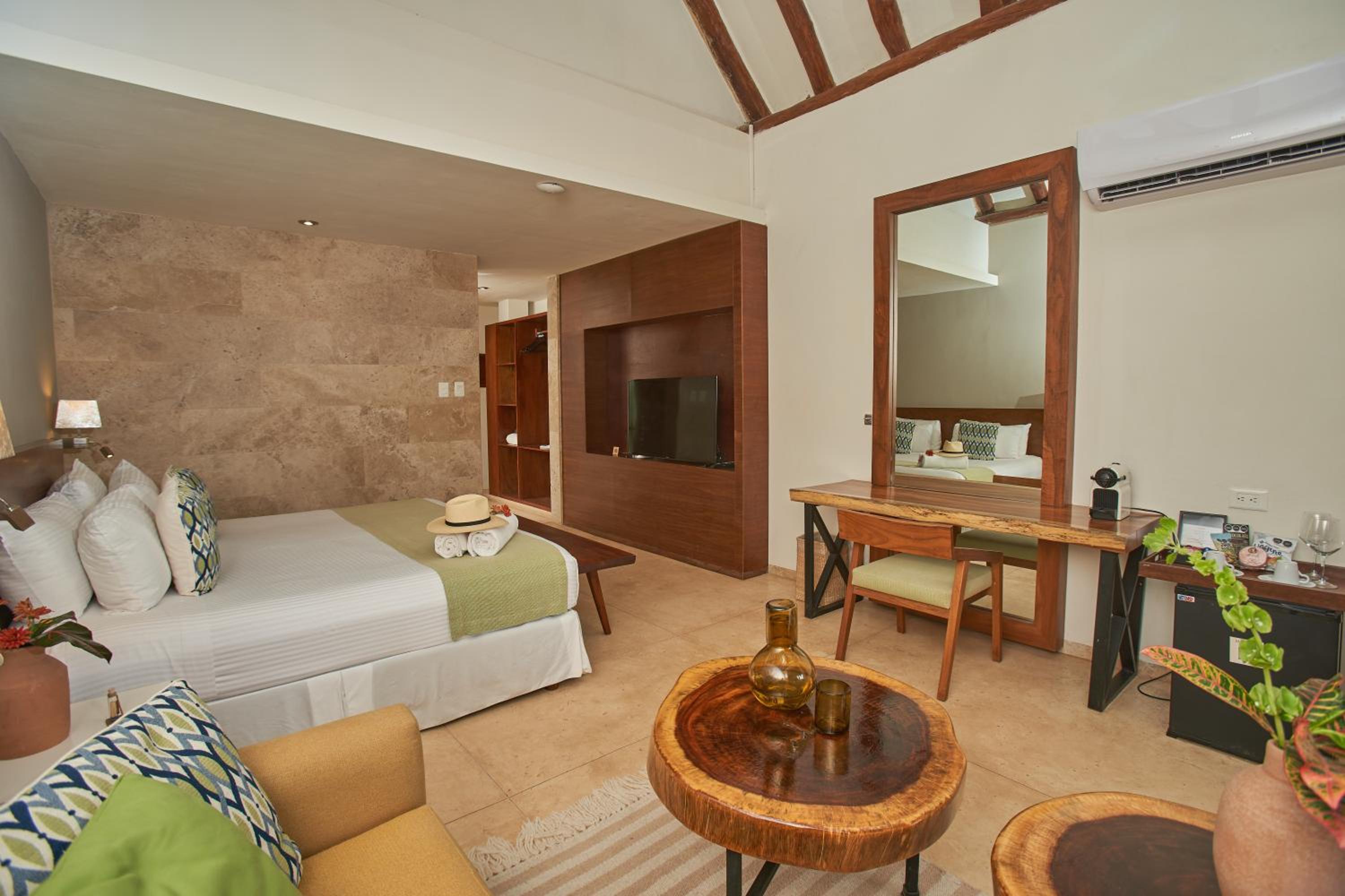 Superior King Suite - Photo 7