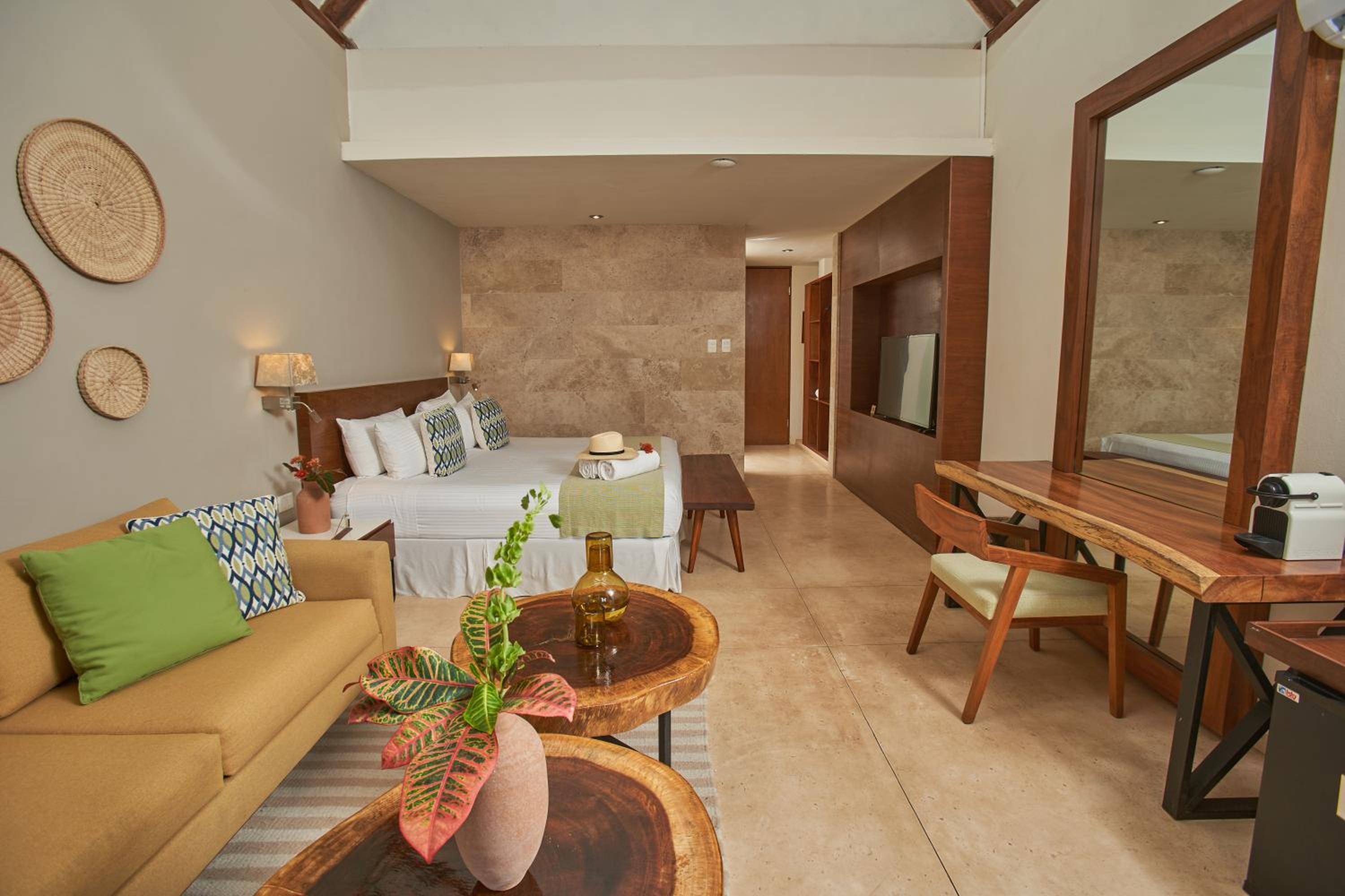 Superior King Suite - Photo 8