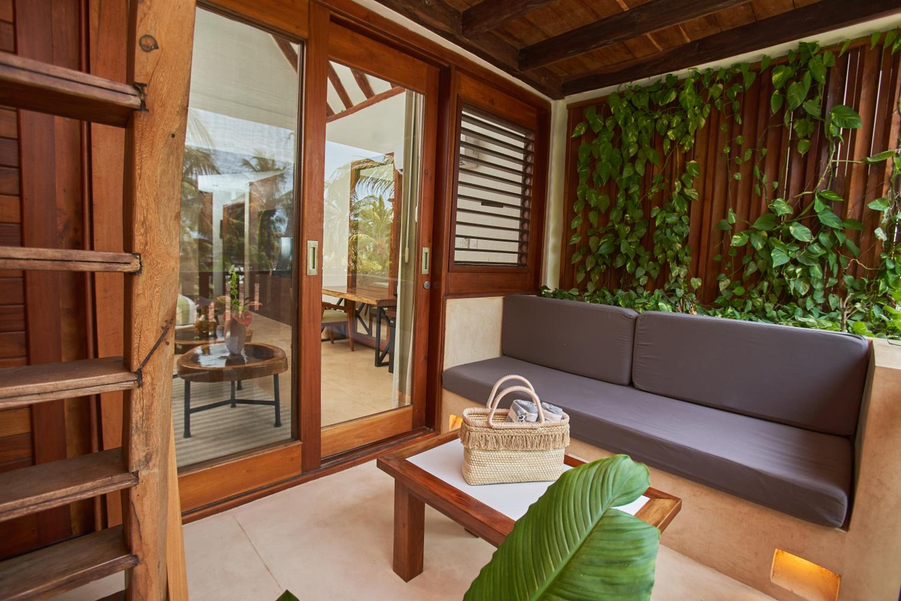 Superior King Suite - Photo 9