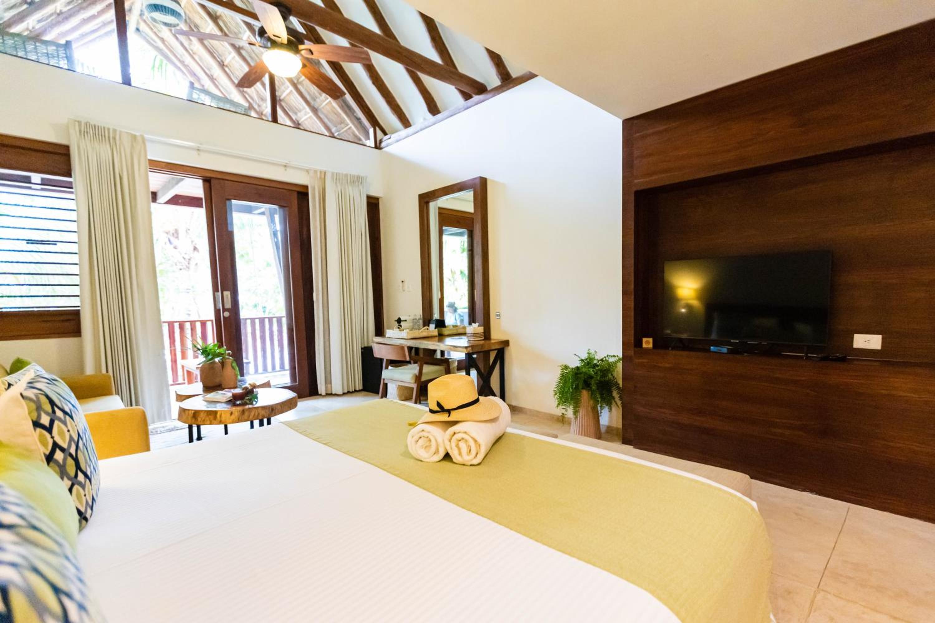 Superior King Suite - Photo 6