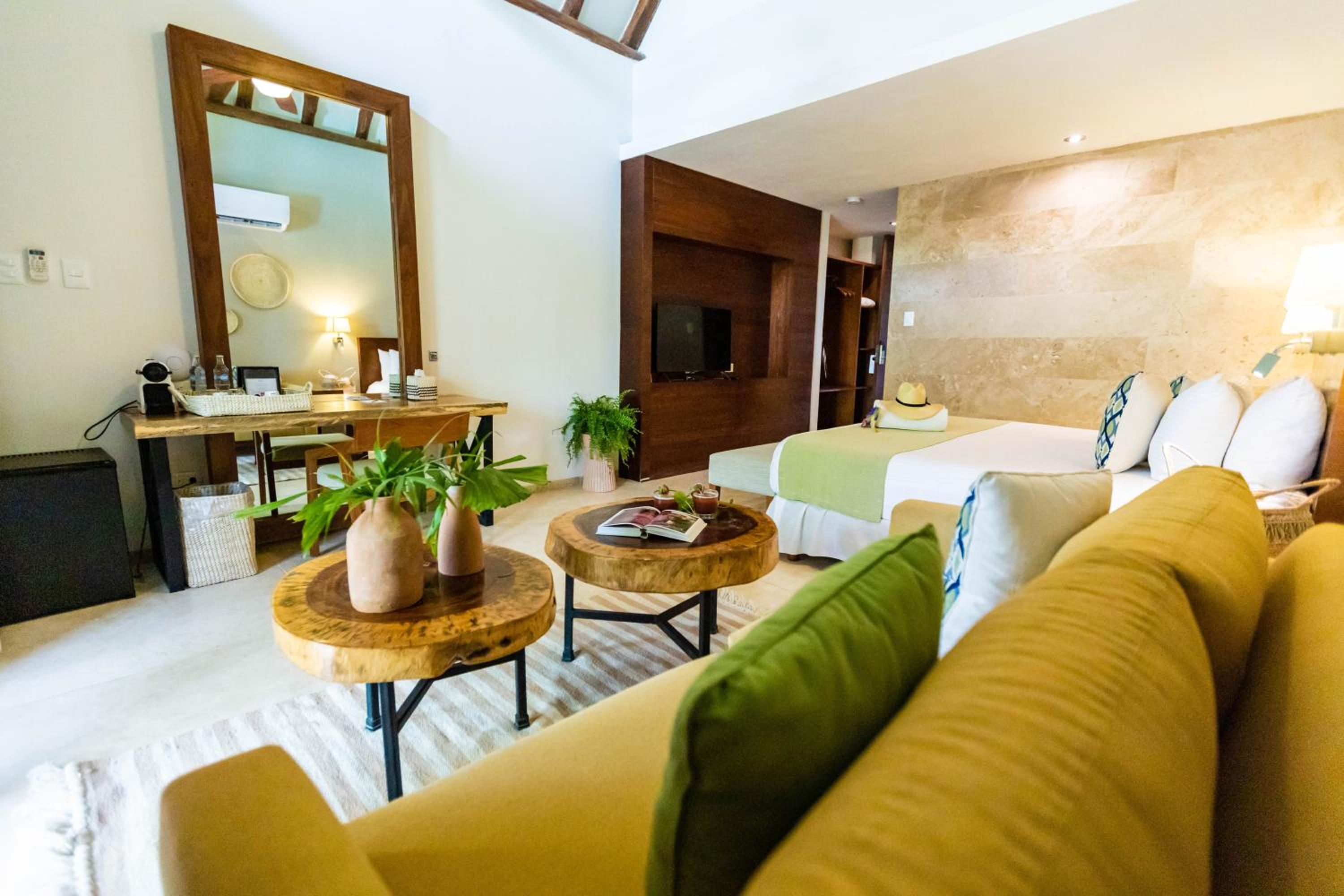 Superior King Suite - Photo 4