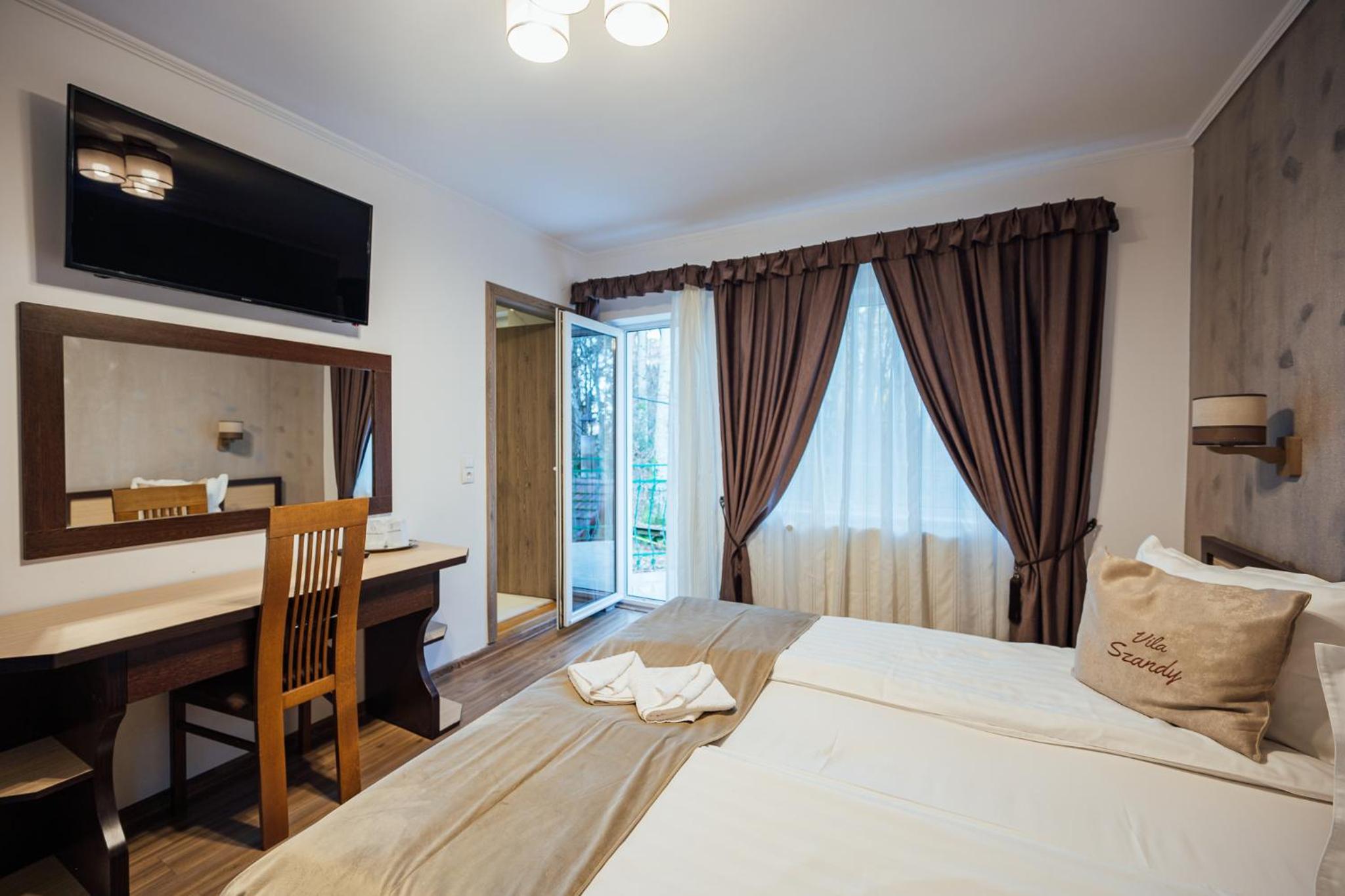 Double Room - Photo 9