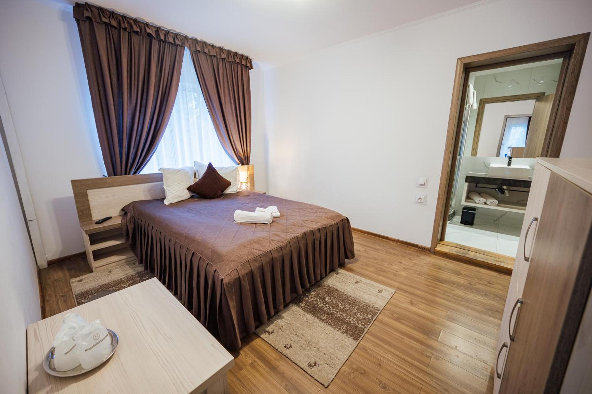 Family Suite with Balcony - Photo 1