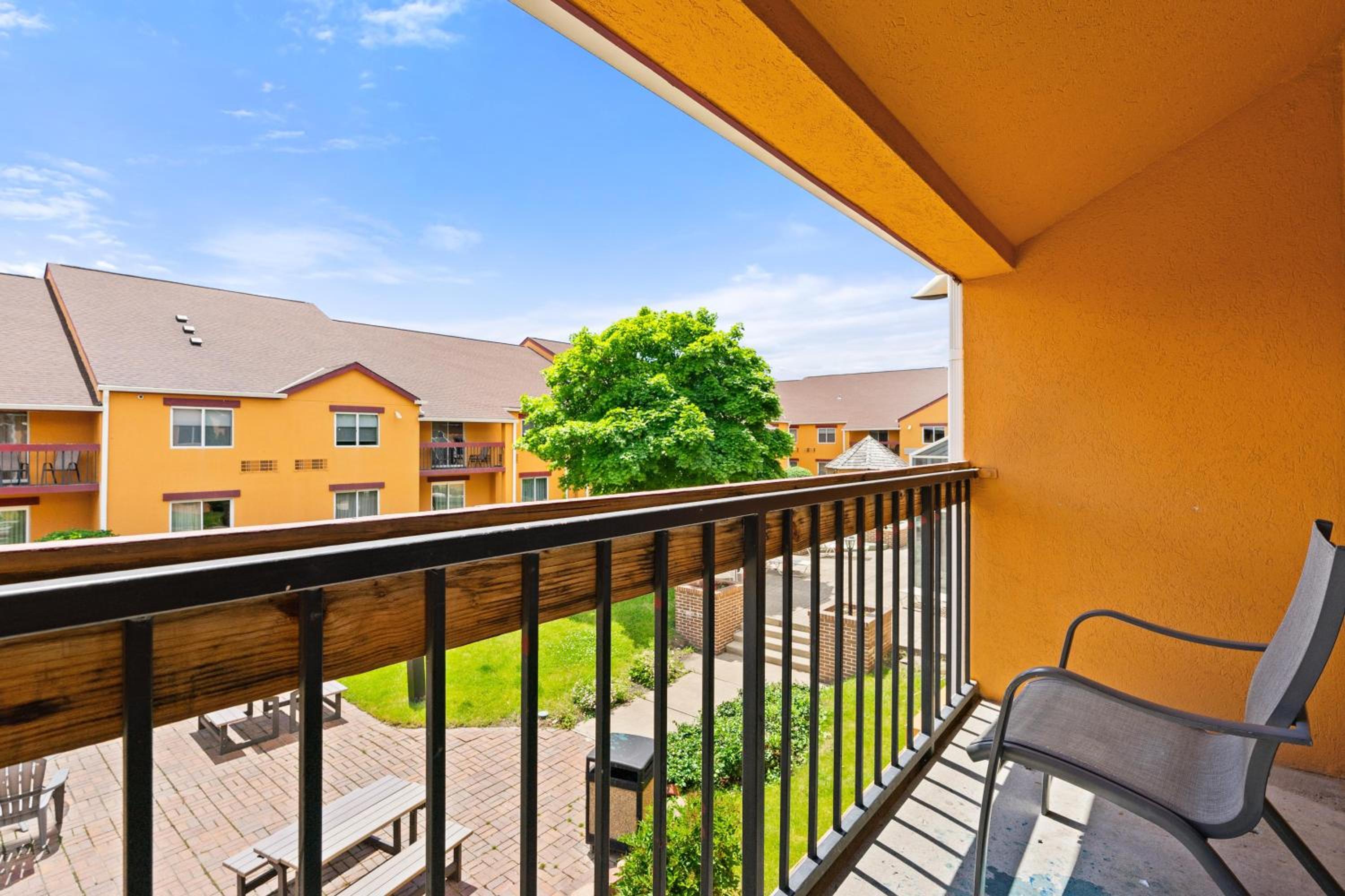 Club House Suite (Balcony) - Photo 10