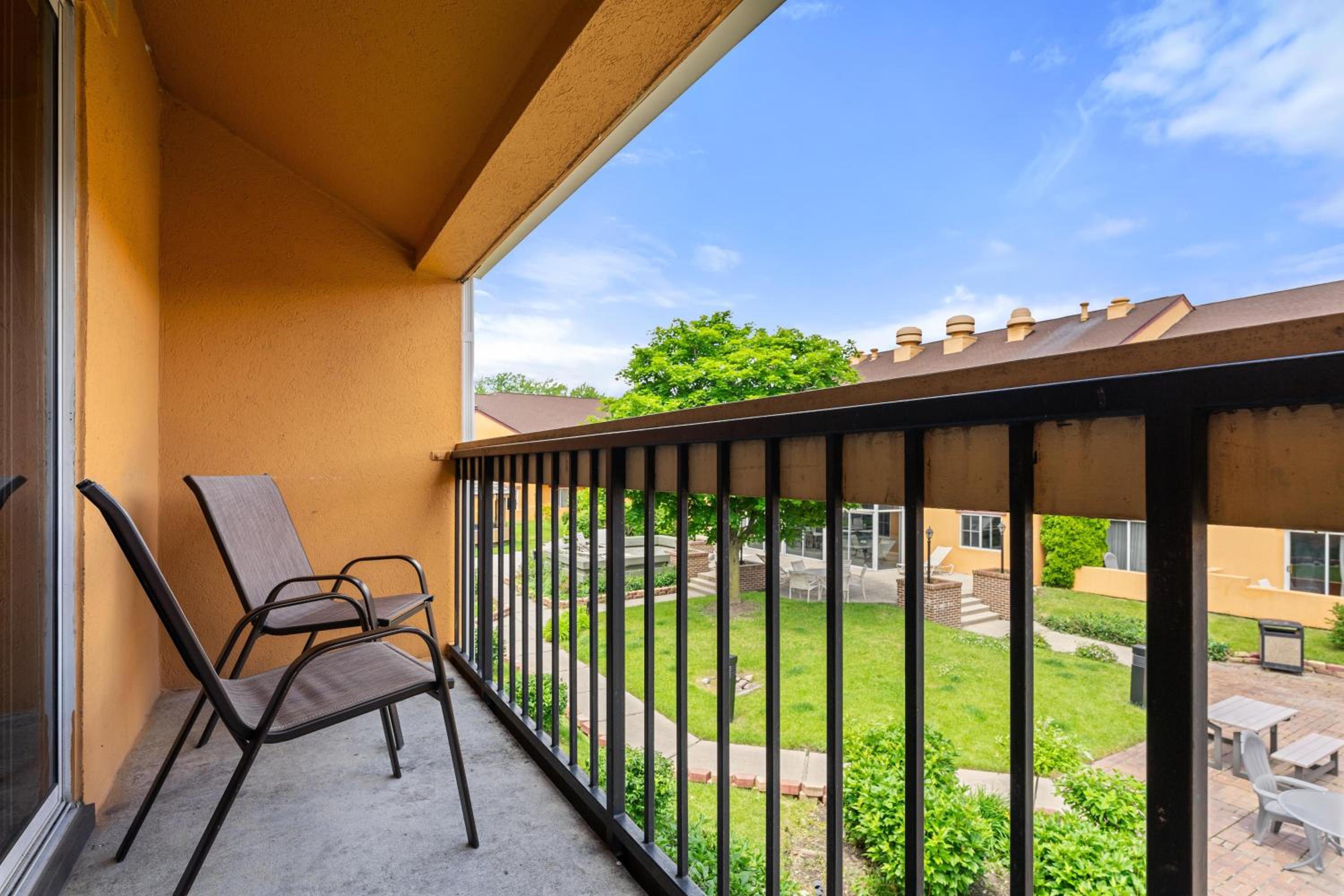 Club House Suite (Balcony) - Photo 9
