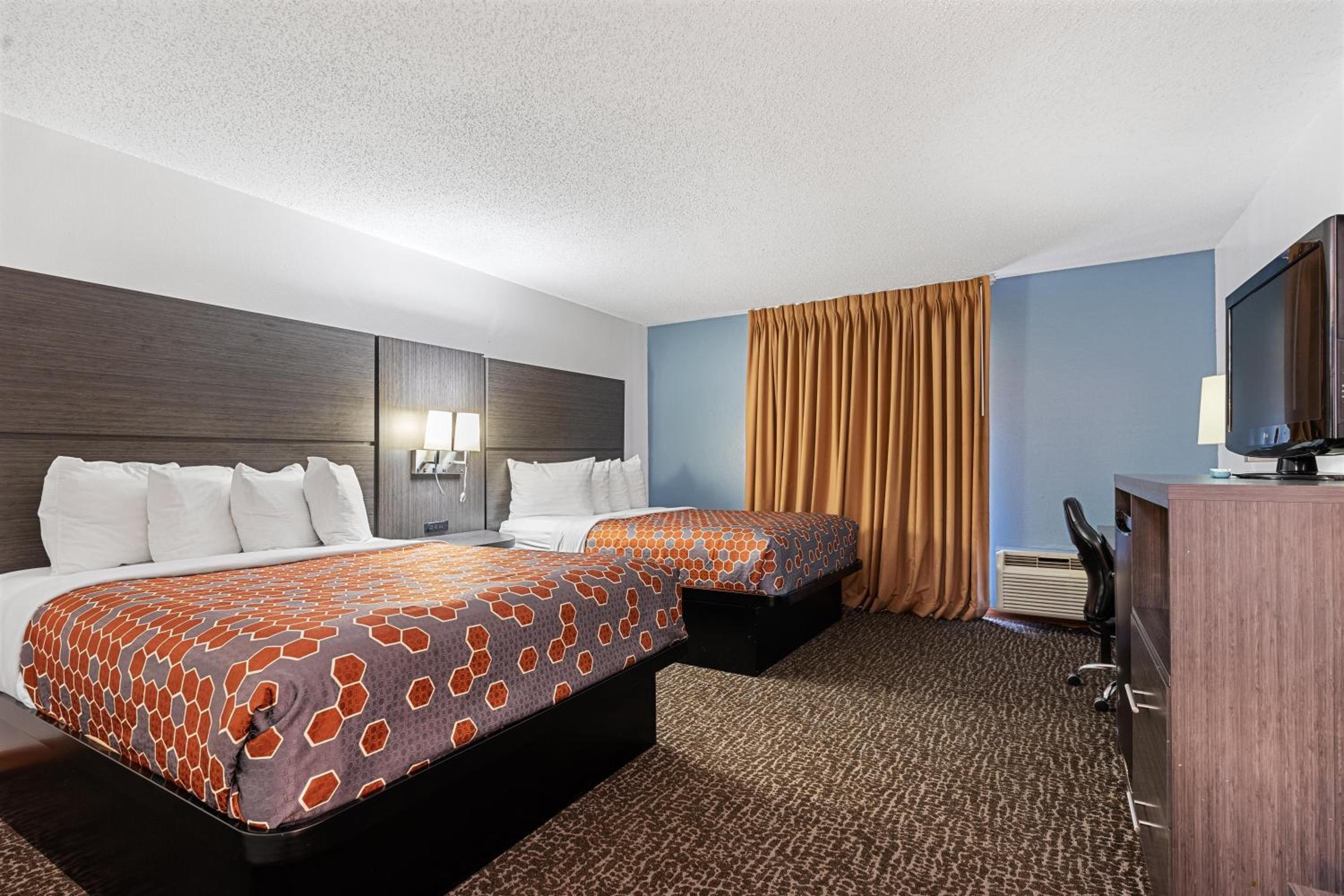 Queen Room with Two Queen Beds - Courtyard View - Photo 1