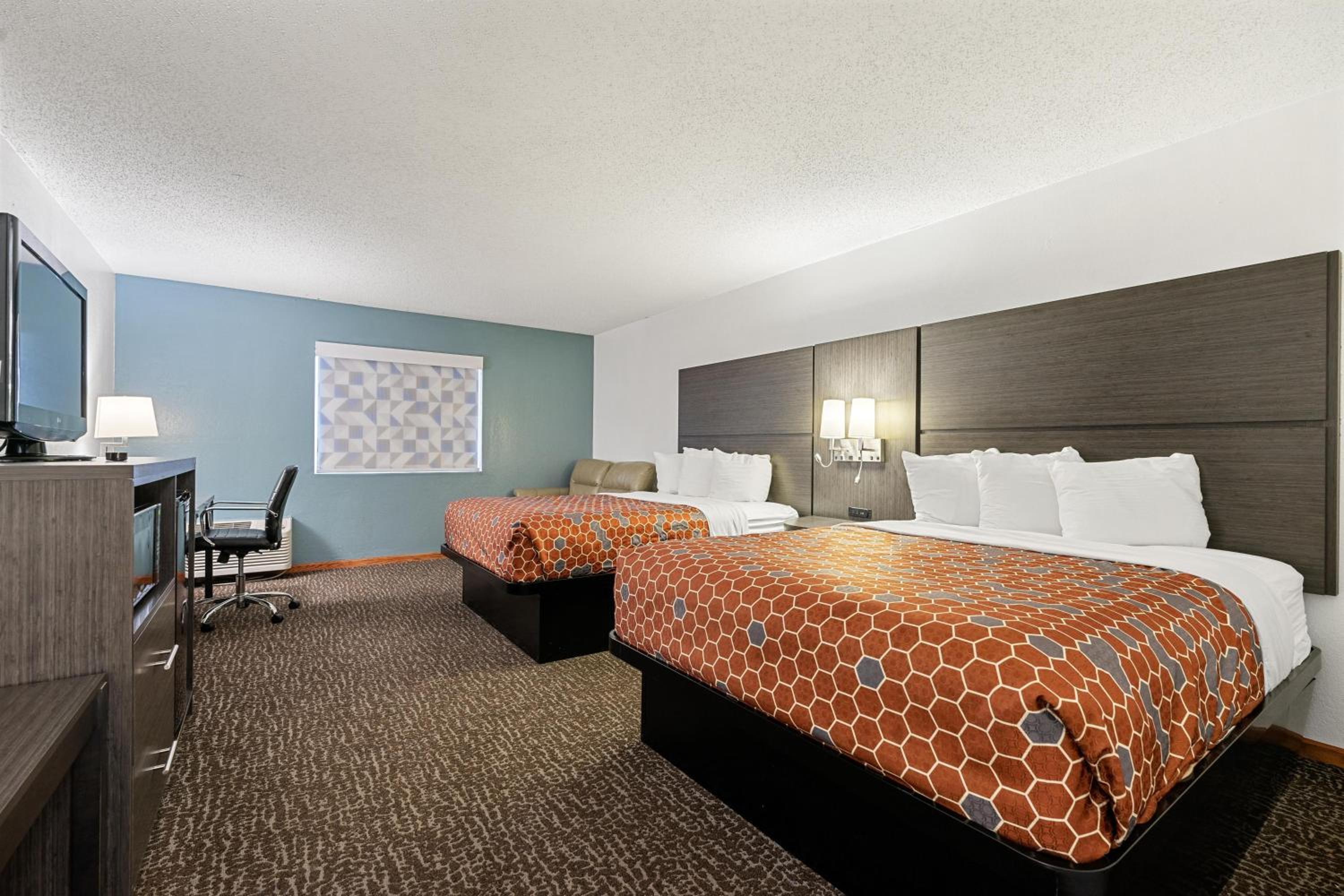 Executive Quadruple Room 2 Queen beds with Sofa bed - Photo 1