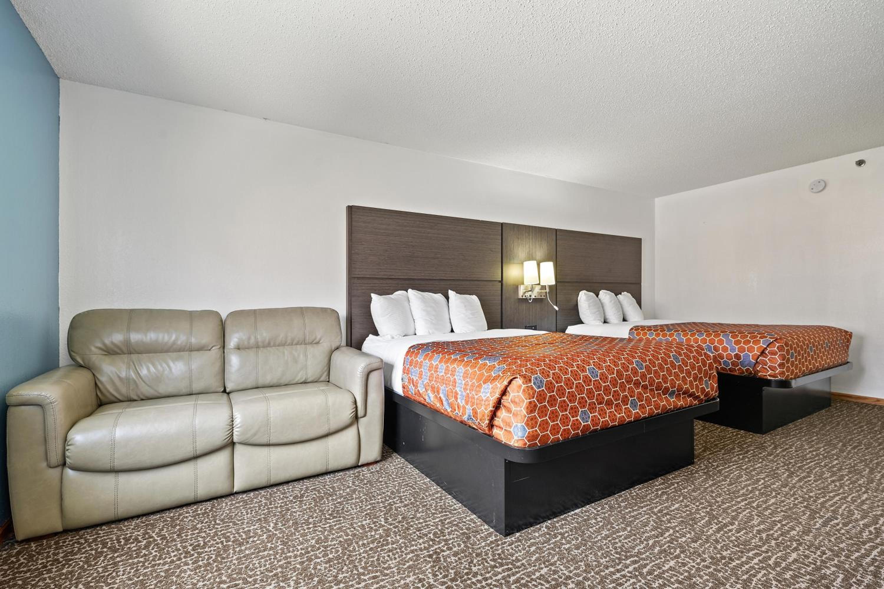 Executive Quadruple Room 2 Queen beds with Sofa bed - Photo 2