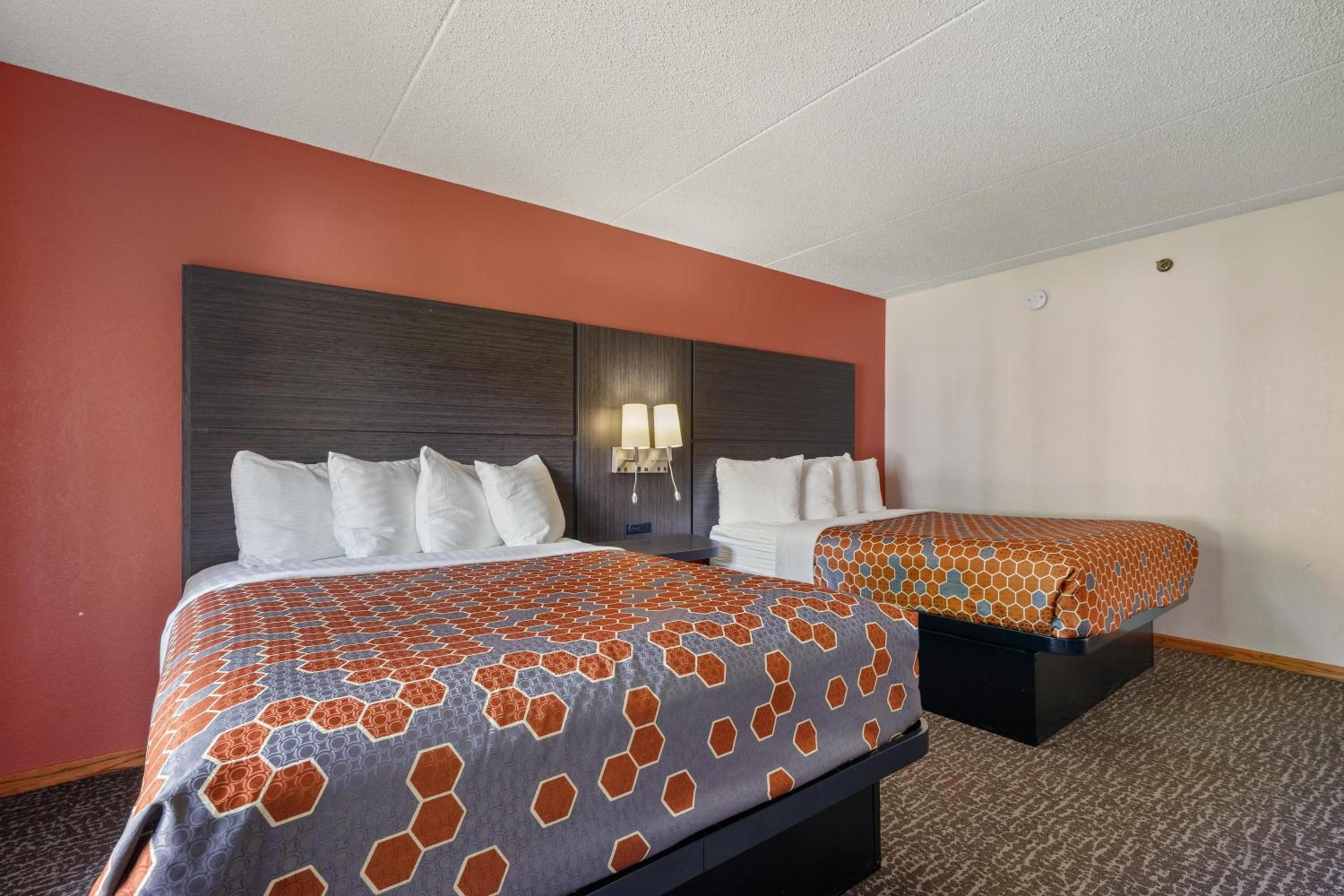 Queen Room with Two Queen Beds - Disability Access - Photo 4