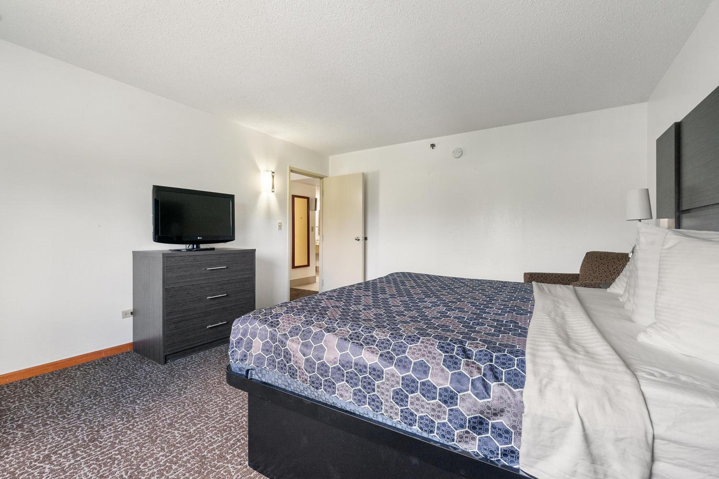 Executive Suite - Photo 1