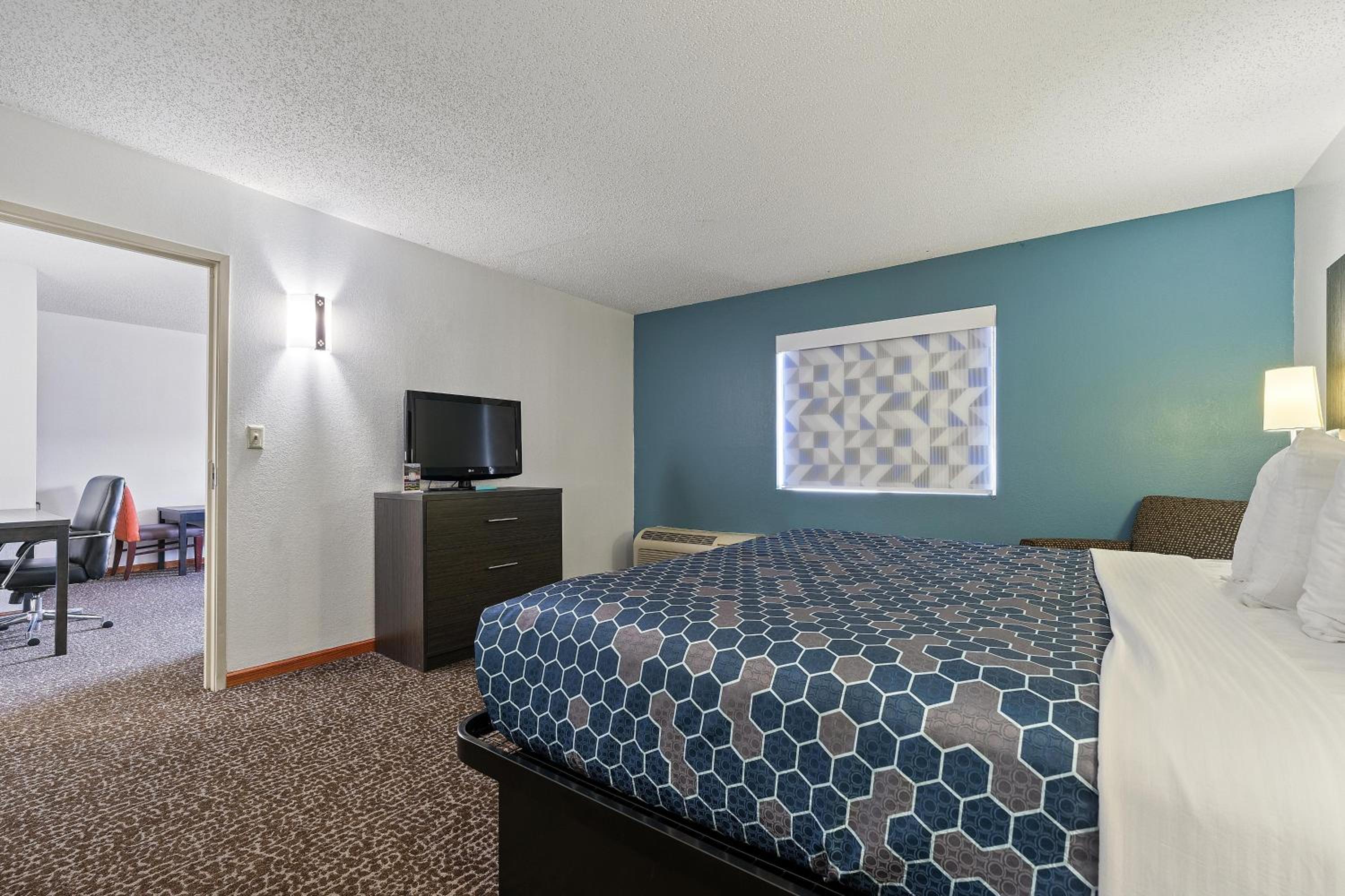 Executive Suite - Photo 3