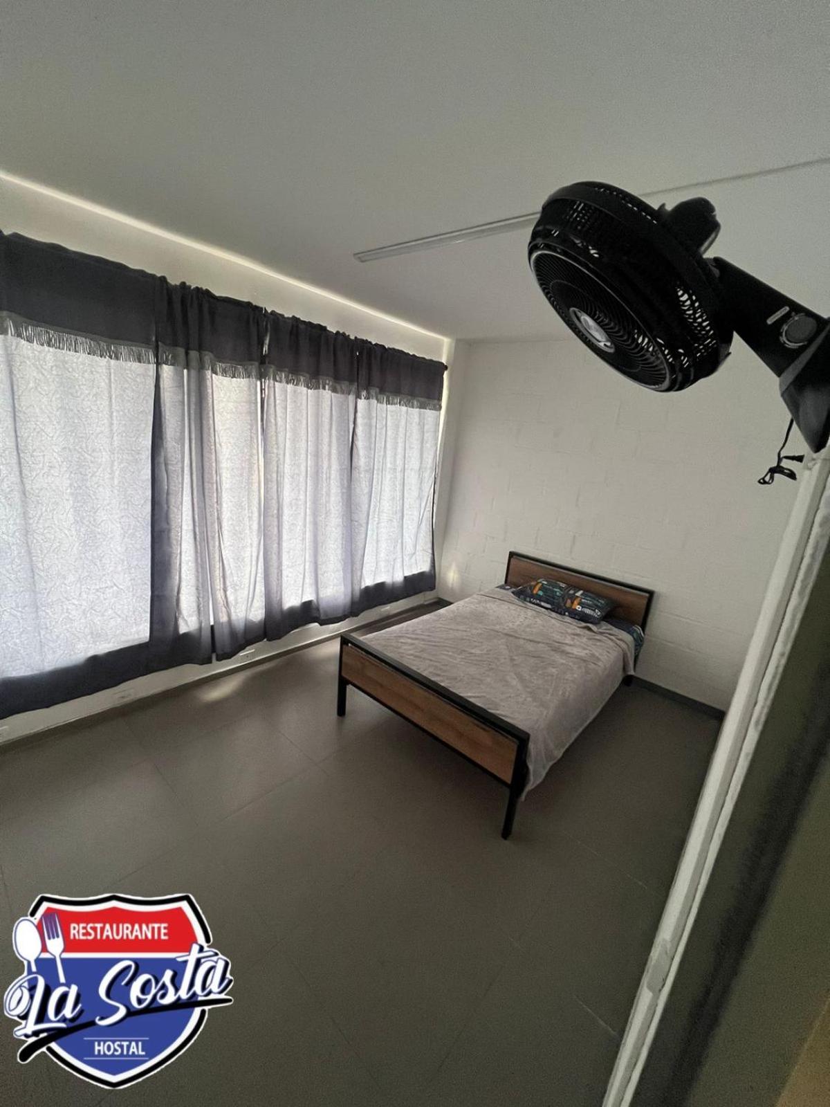 Single Room with Shared Bathroom photo 2