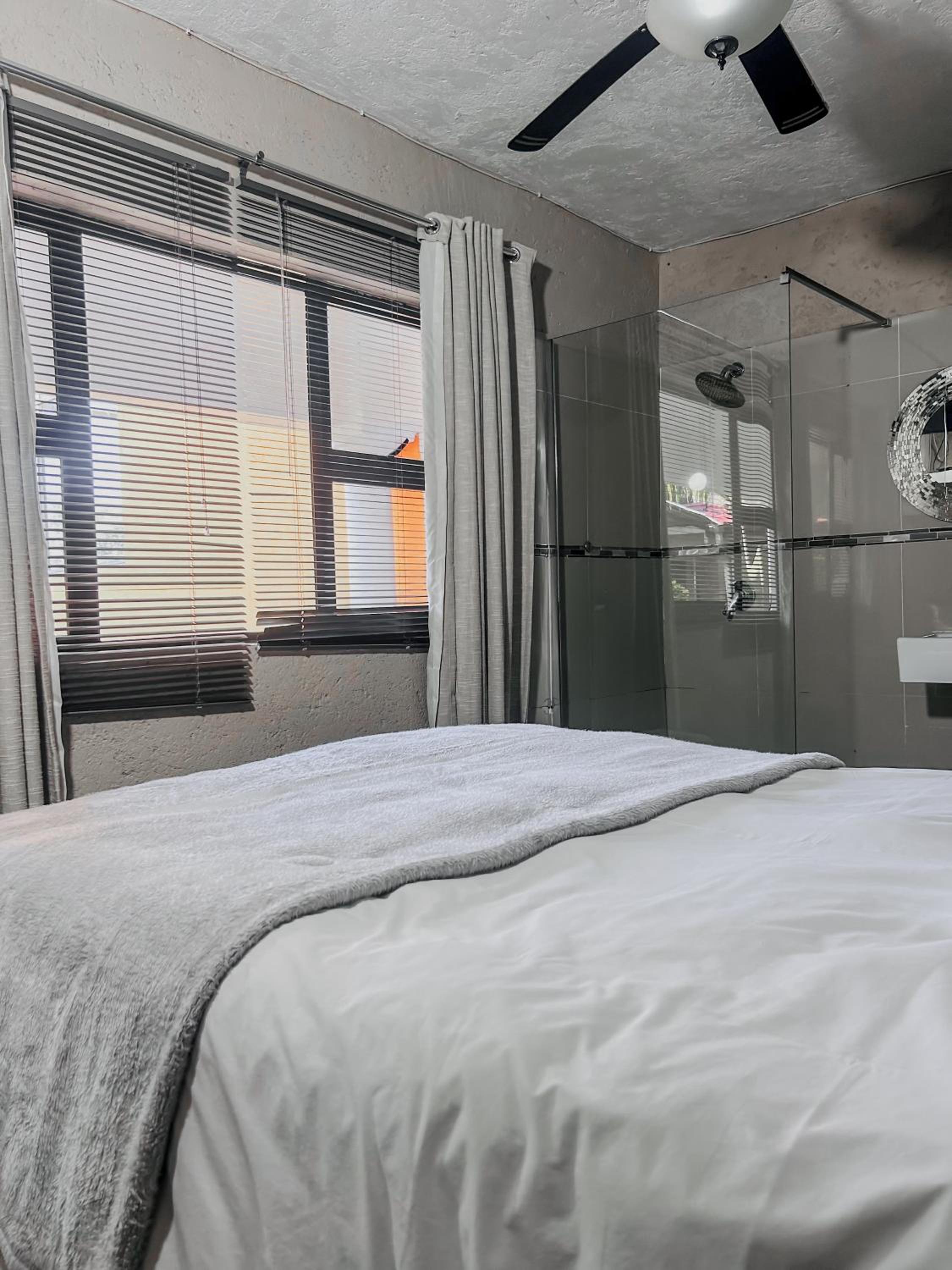 Deluxe Double Room with Shower