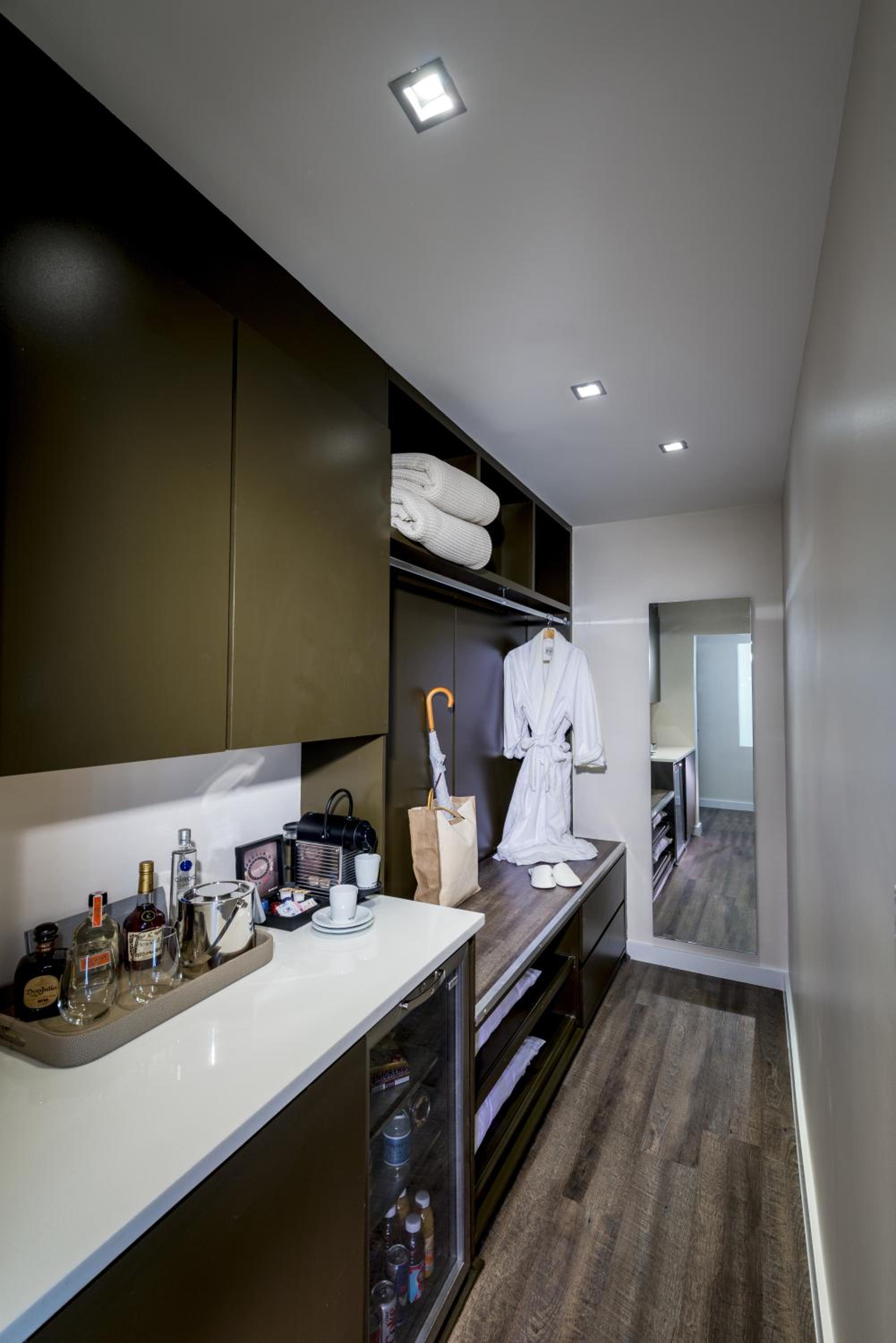 Superior Deluxe Suite - Photo 17