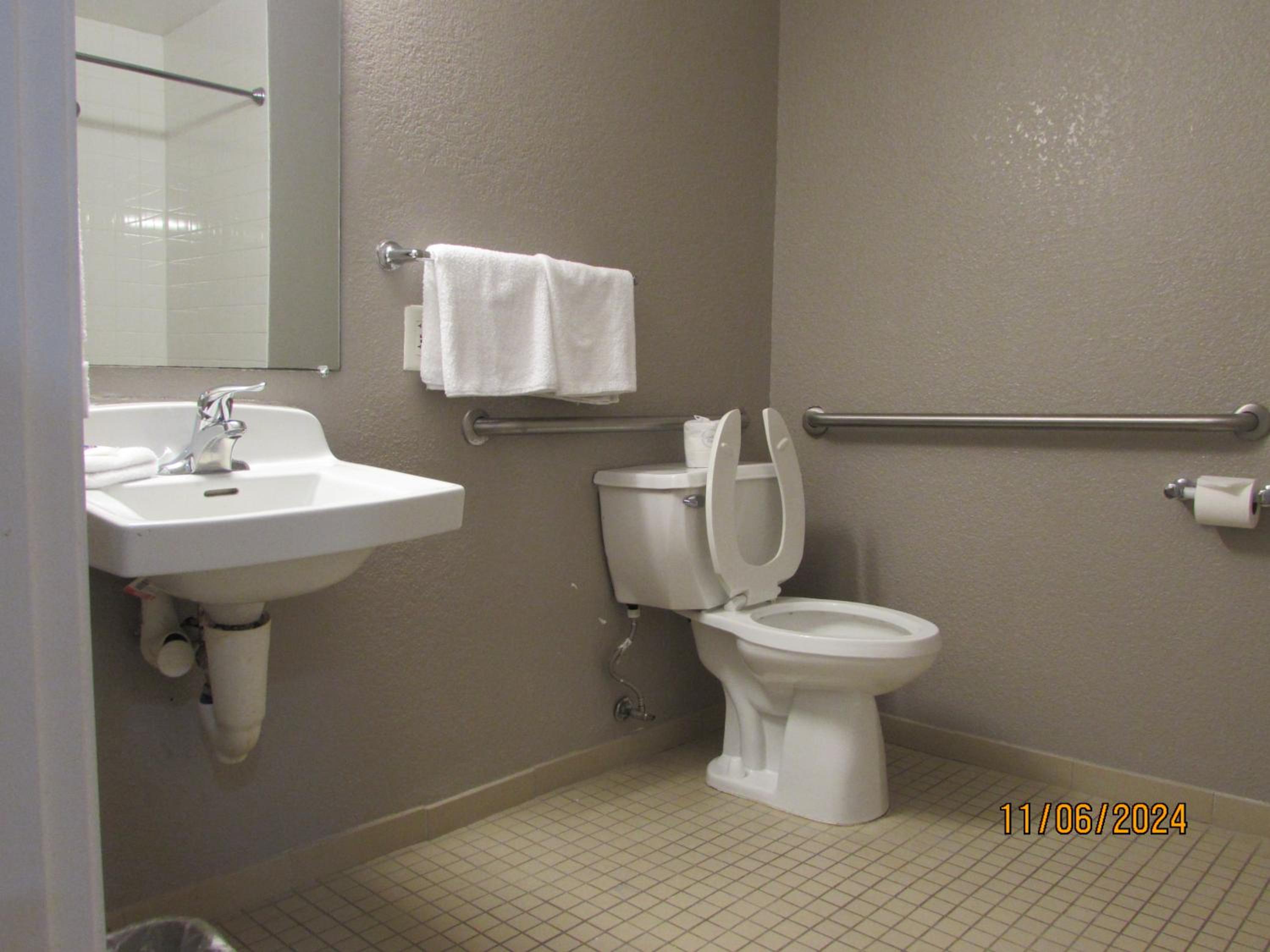 Double Room - Disability Access photo 2