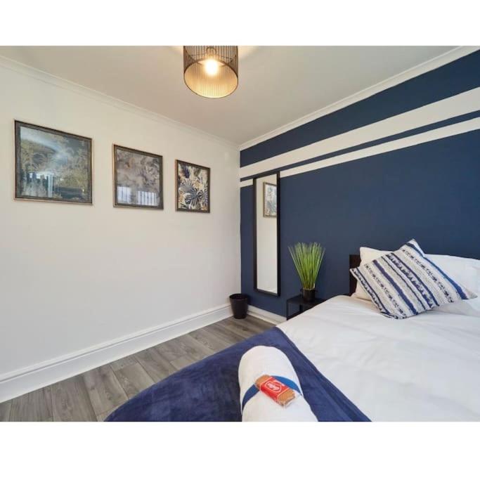 Three-Bedroom House photo 1